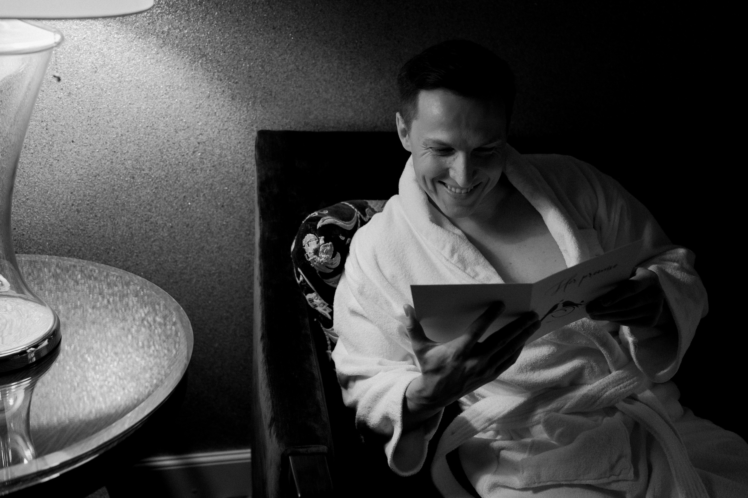 Свадебные сборы и фотосессия в отеле St. Regis. Свадебный фотограф Москва — Сергей и Татьяна