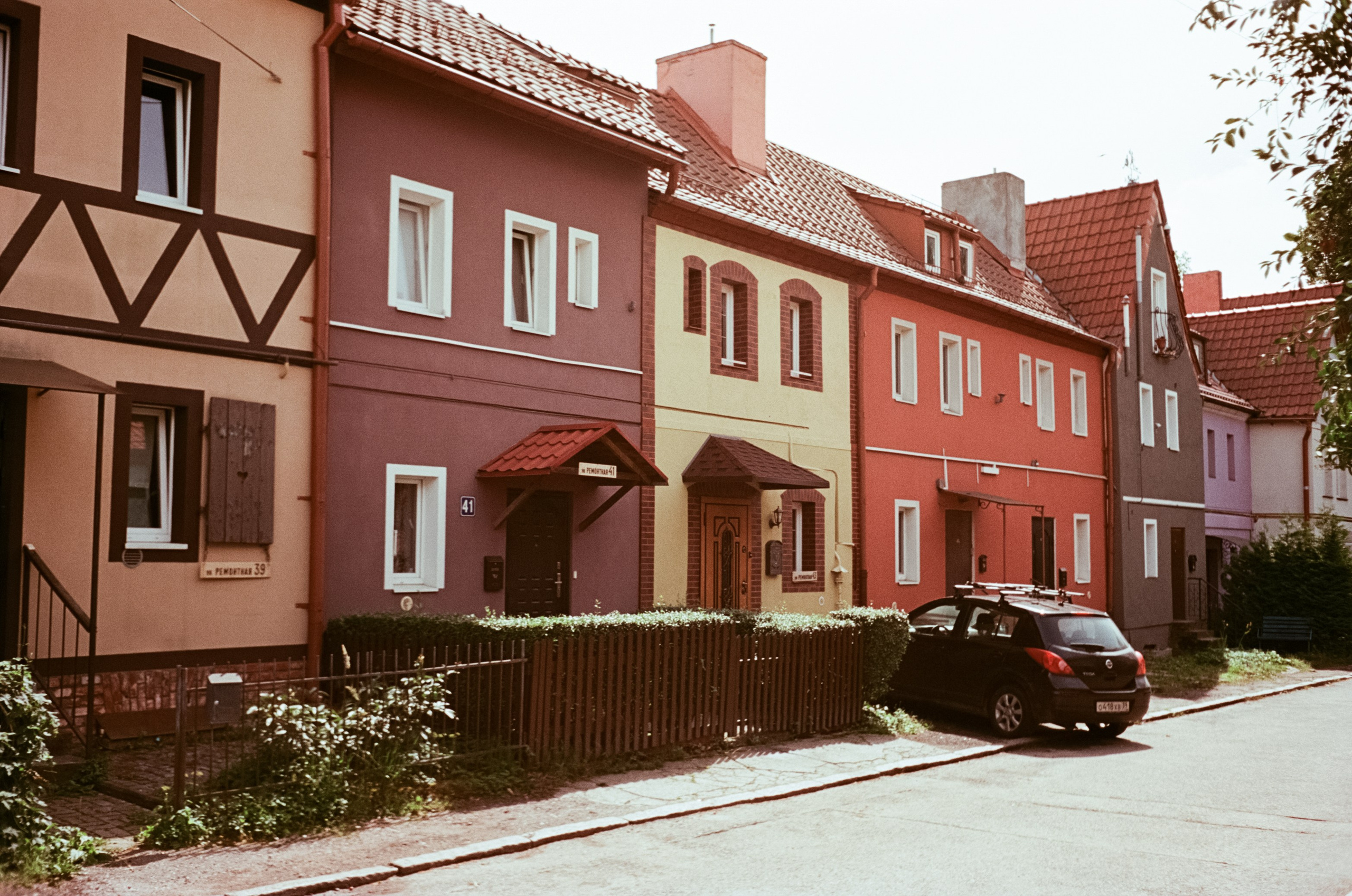 Калининград в солнечный день 7 июля 2024 года / Aerocolor IV / Minox 35GT (2)