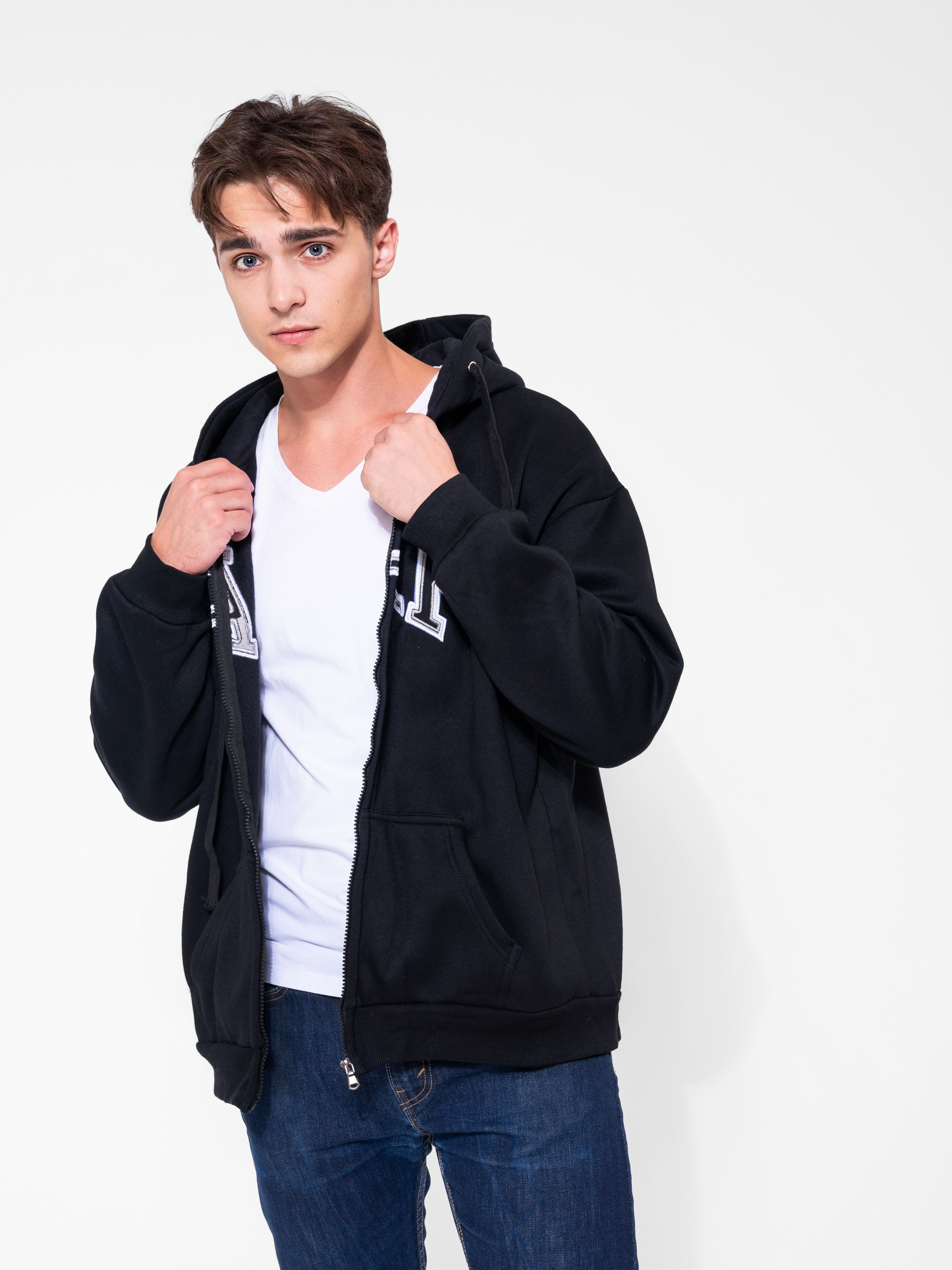 Олег. ТМ Продакшн — Съемка для маркетплейсов в Москве