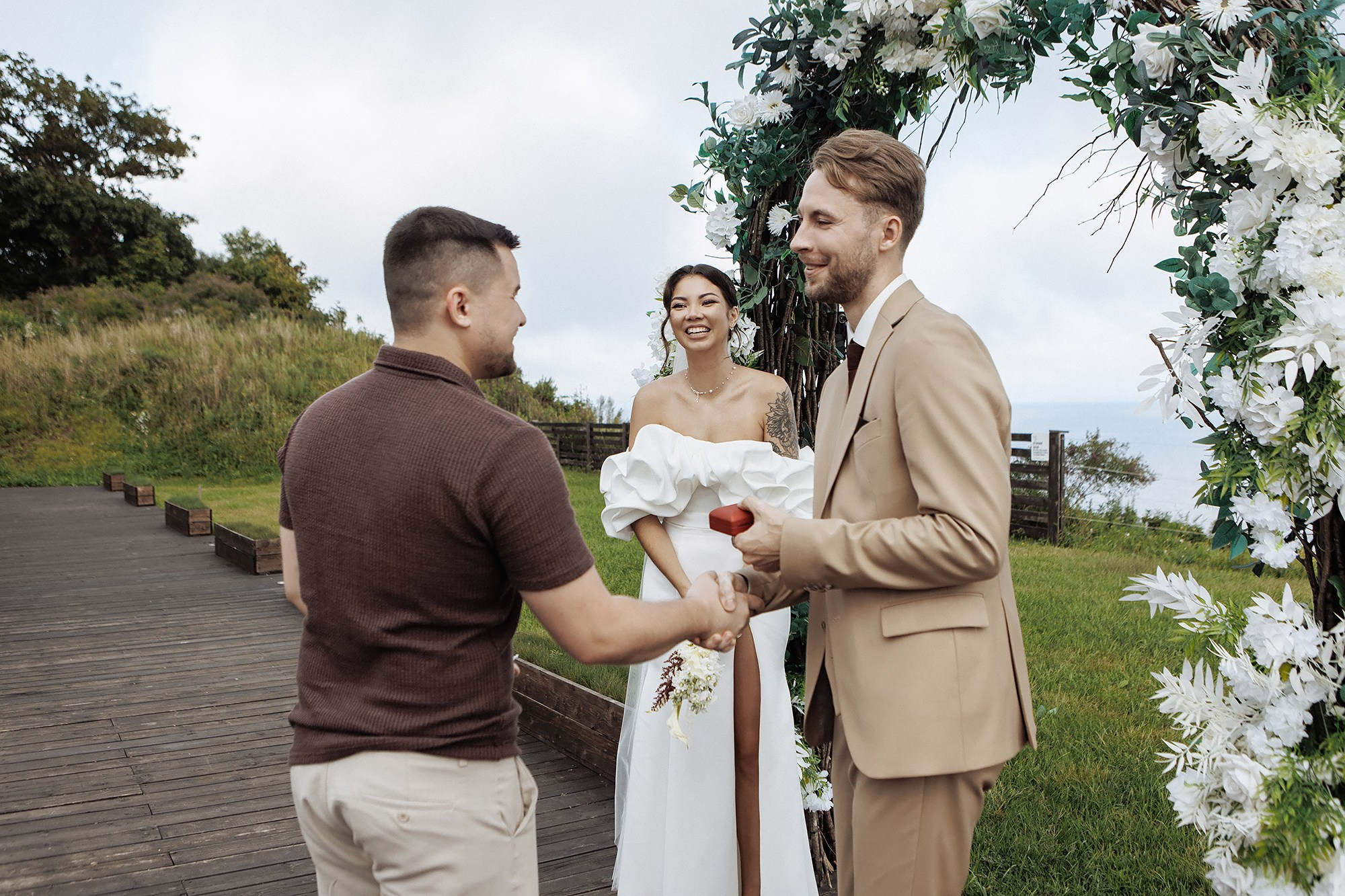 Саша и Вика 5.09.25. Свадебный фотограф Владивосток Алина Гевондова