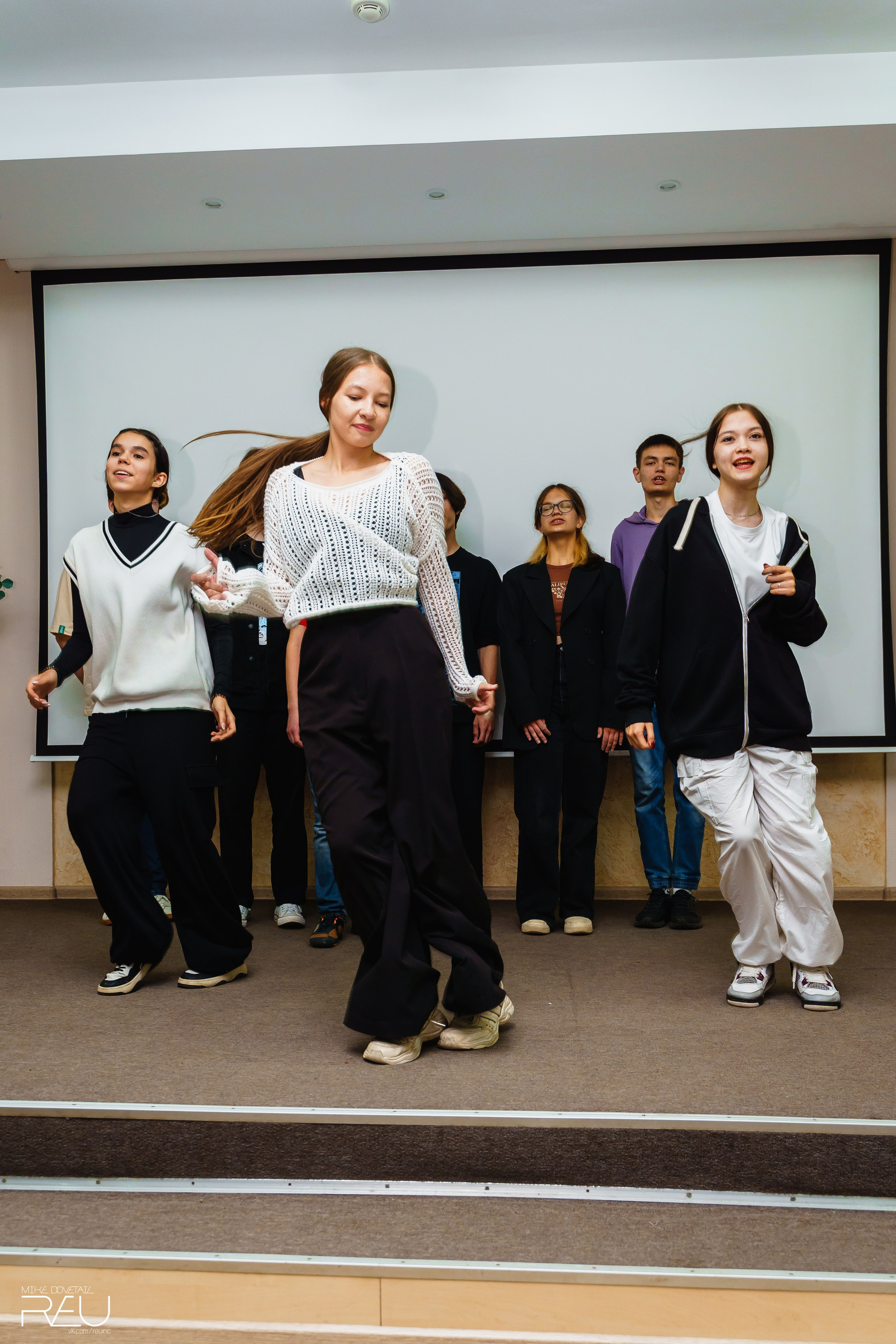 ВЫПУСКНОЙ ШКОЛЫ «Язык Для Успеха» 2023. Mike Dovetail | Портретный и репортажный фотограф