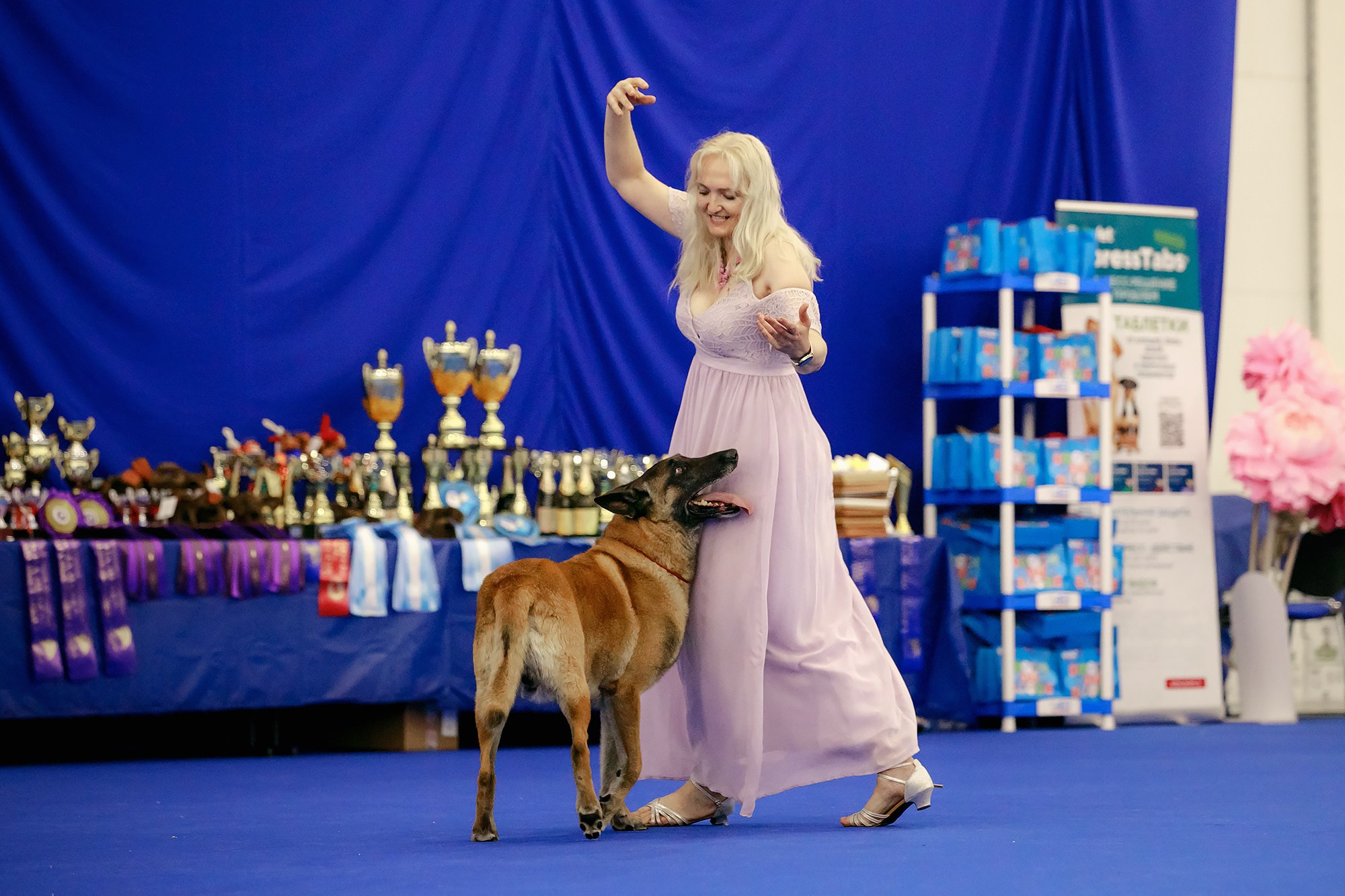Танцы на выставке «Зоошоу», СПб. Фотограф-анималист Mary Mart — Москва, Питер