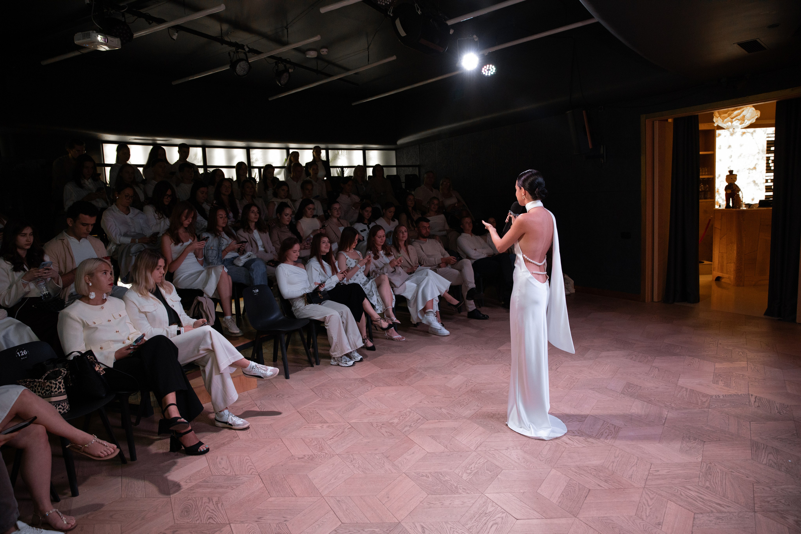 Полина Маришова | Оффлайн Тренинг по речи и голосу. Фотограф брендов и бизнеса в Москве Алексей Сентюрин