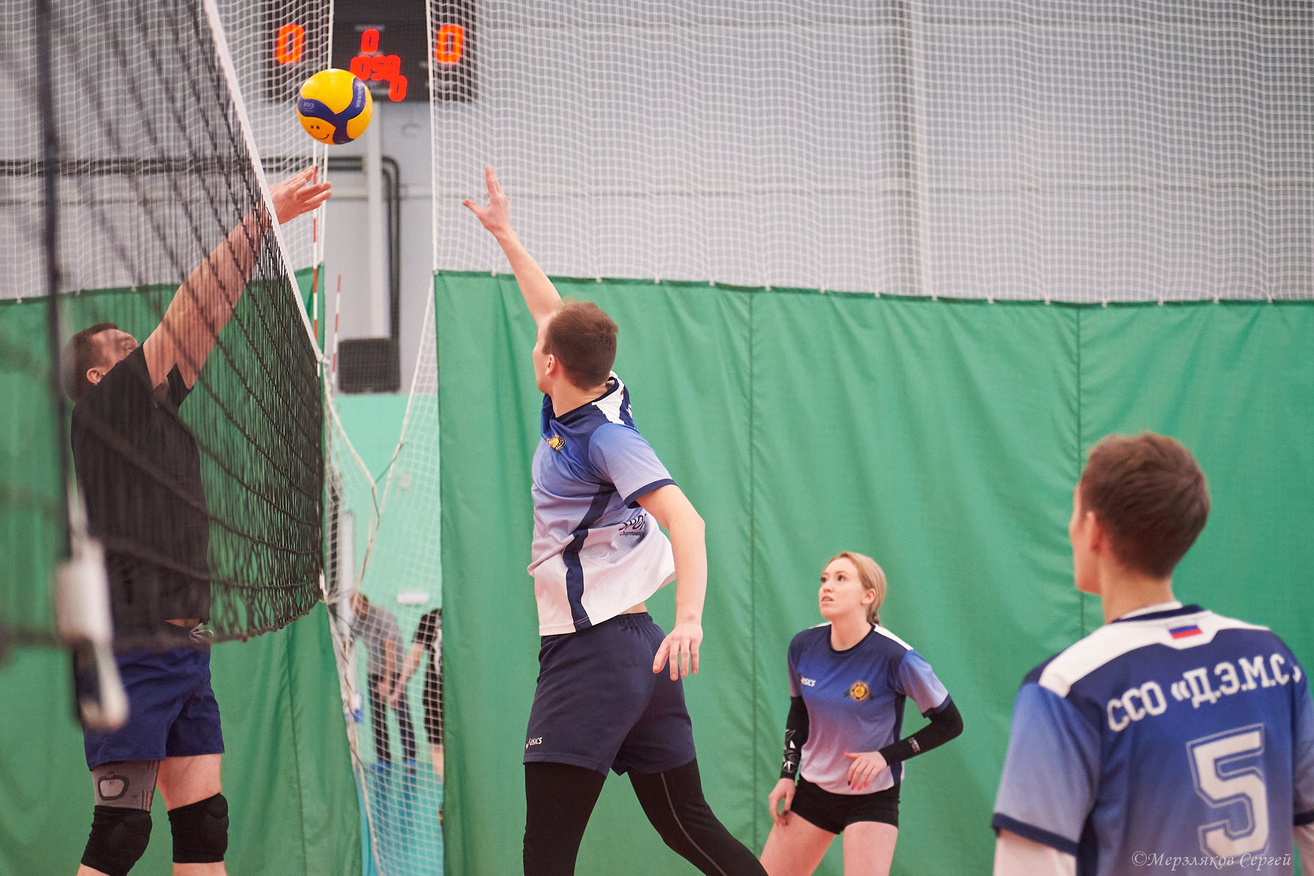 Новогодний волейбольный турнир. Ижевск. 16.12.23. Спортивный репортажный фотограф в Ижевске Сергей Мерзляков
