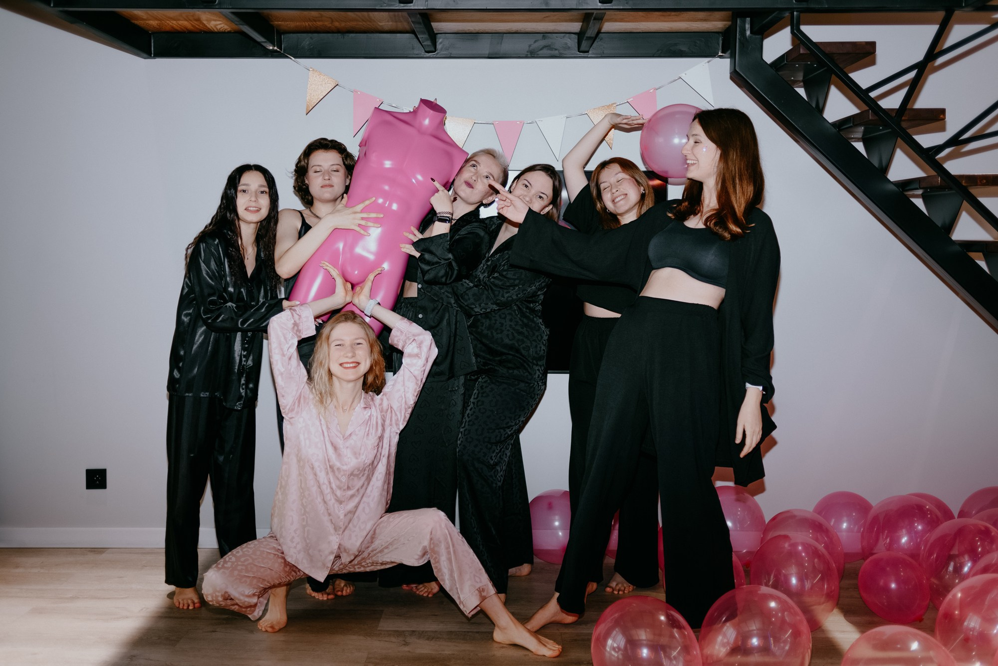 Репортажная съемка вечеринки, живые эмоции и смех, Тюмень