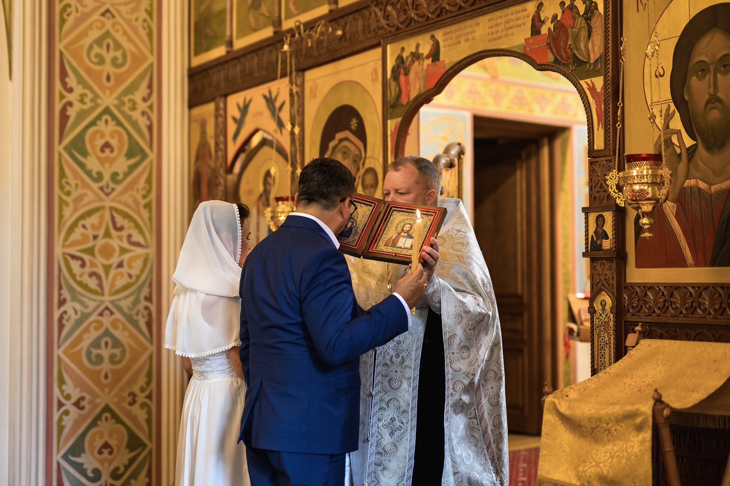 Фотосъемка венчания в церкви в Красноярске. 📸 Свадебный и семейный фотограф в Красноярске Тихомиров Евгений | 17 лет опыта | 800+ свадеб