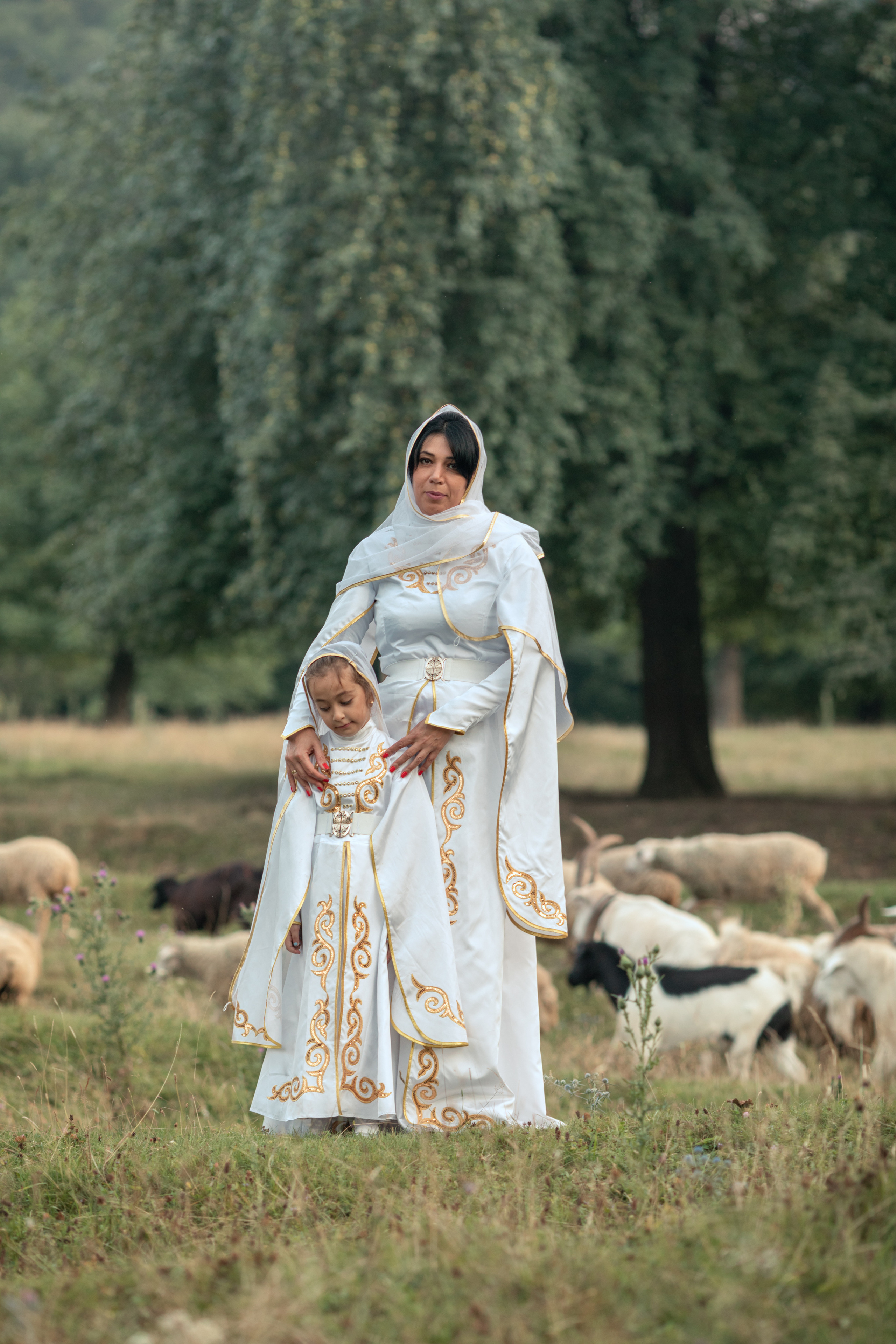 Семейная фотосессия в осетинских национальных костюмах. Фотограф во Владикавказе Юрий Геворгизов