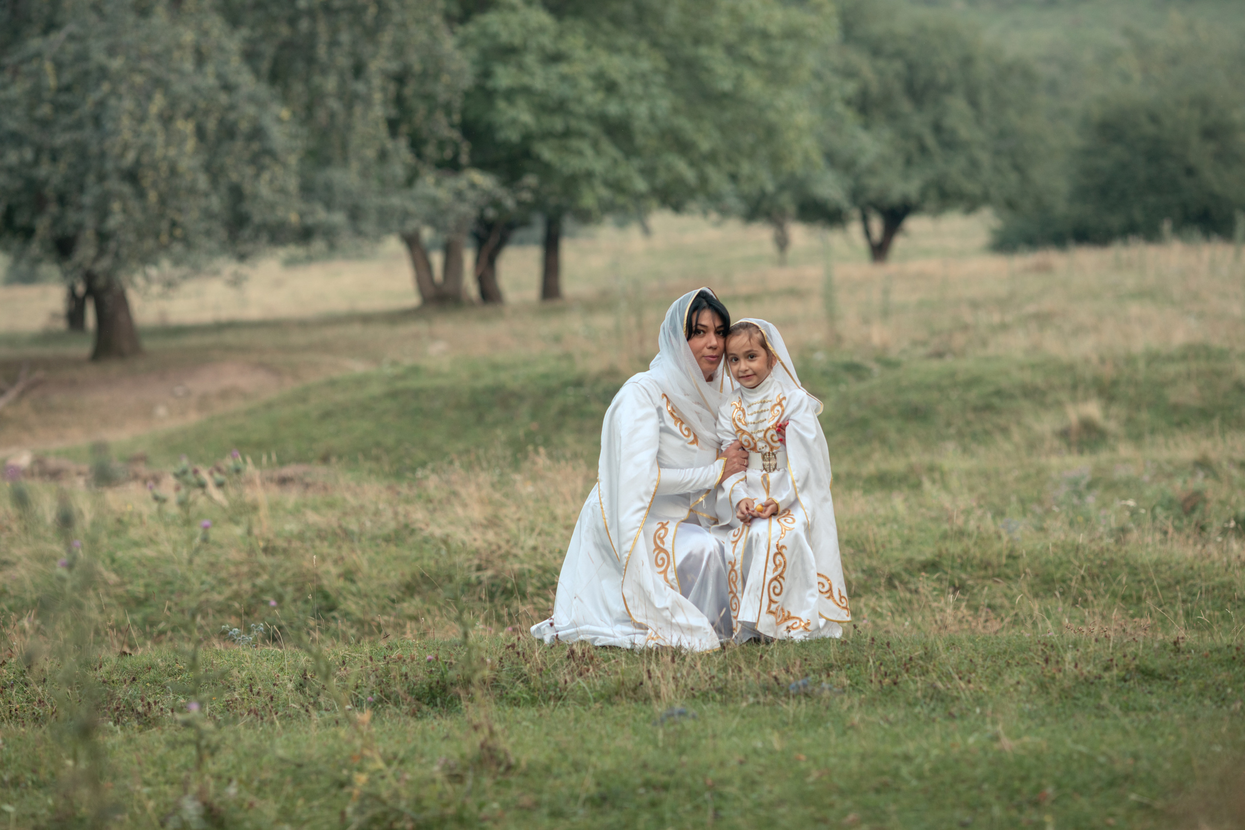 Семейная фотосессия в осетинских национальных костюмах. Фотограф во Владикавказе Юрий Геворгизов
