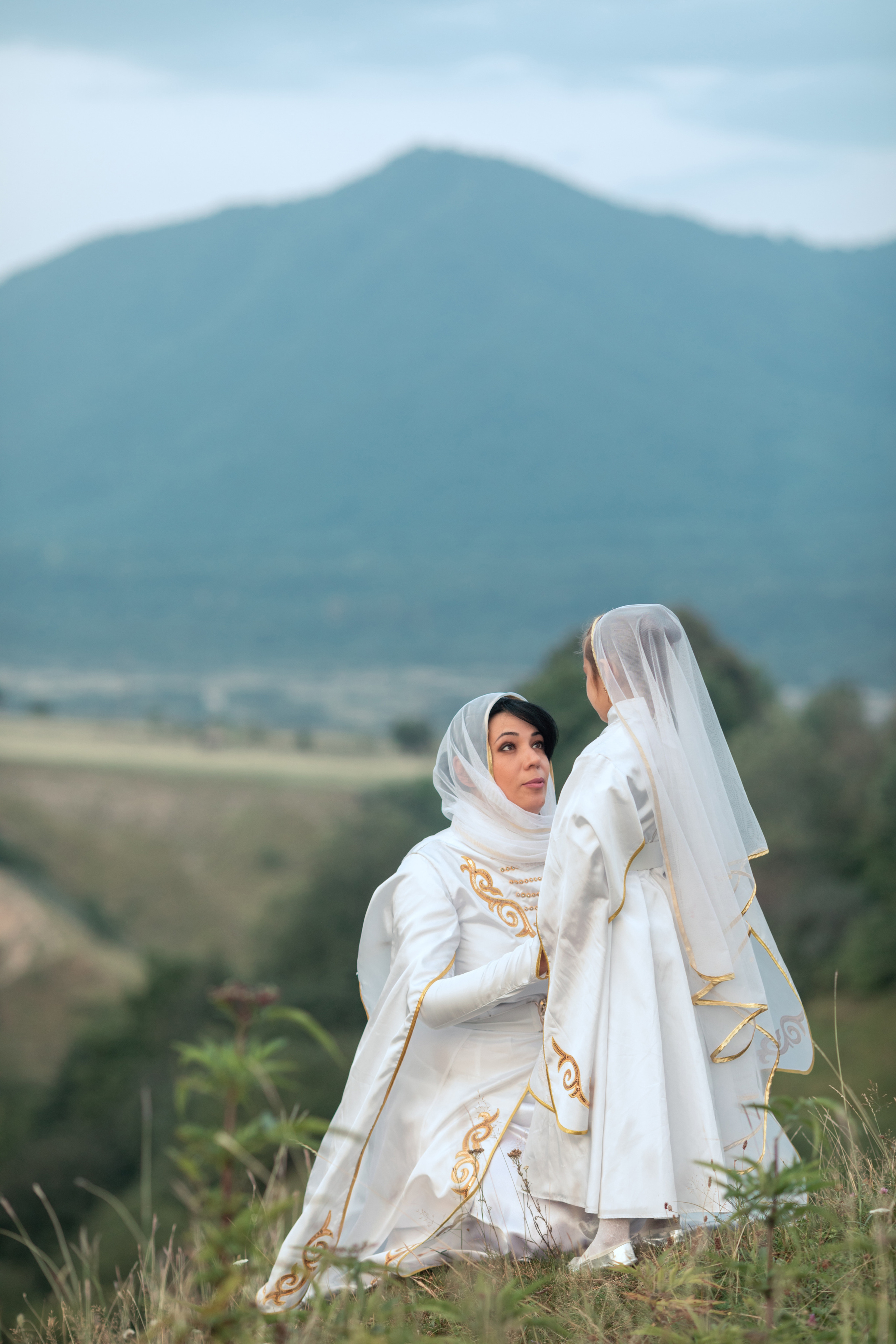 Семейная фотосессия в осетинских национальных костюмах. Фотограф во Владикавказе Юрий Геворгизов