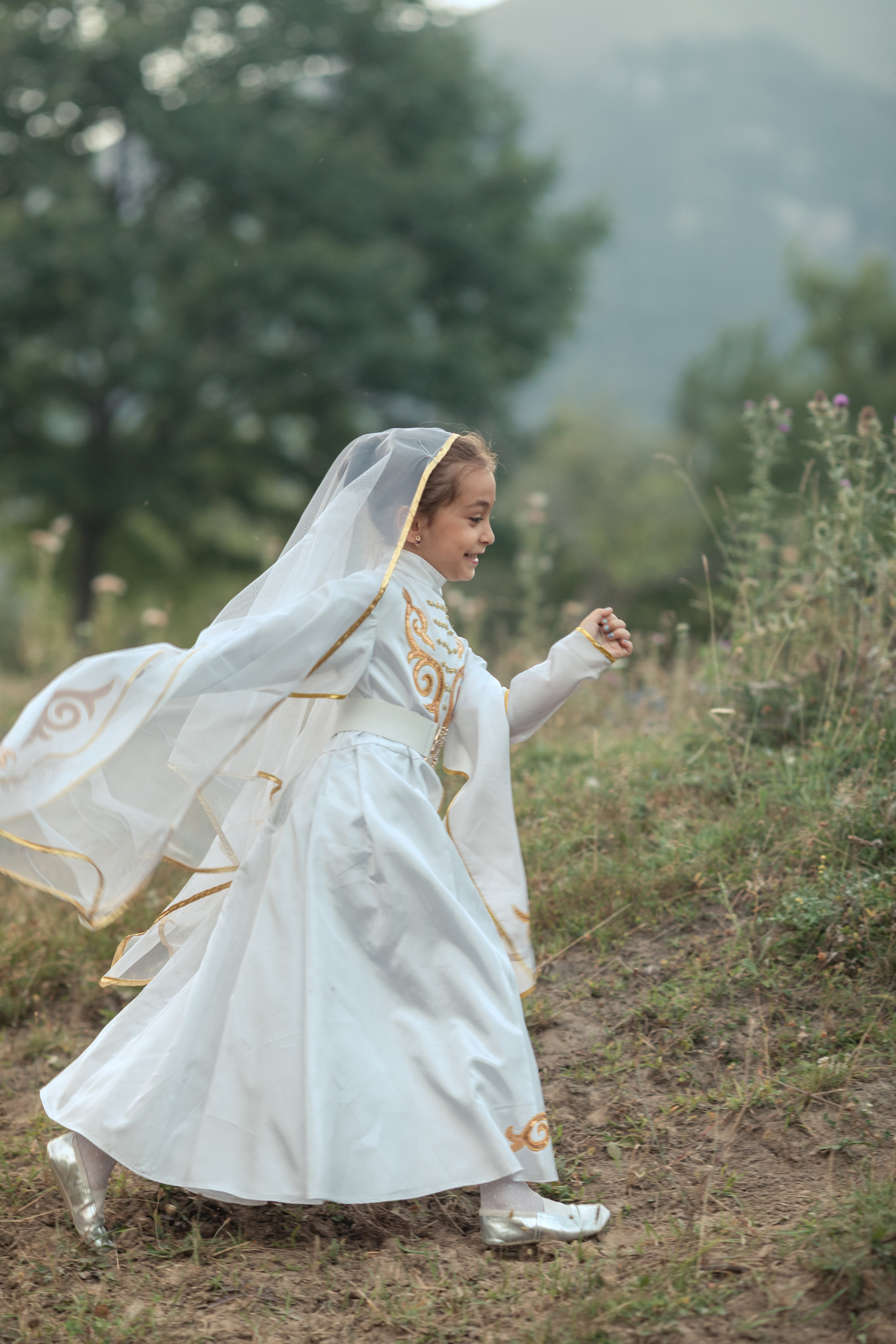 Семейная фотосессия в осетинских национальных костюмах. Фотограф во Владикавказе Юрий Геворгизов