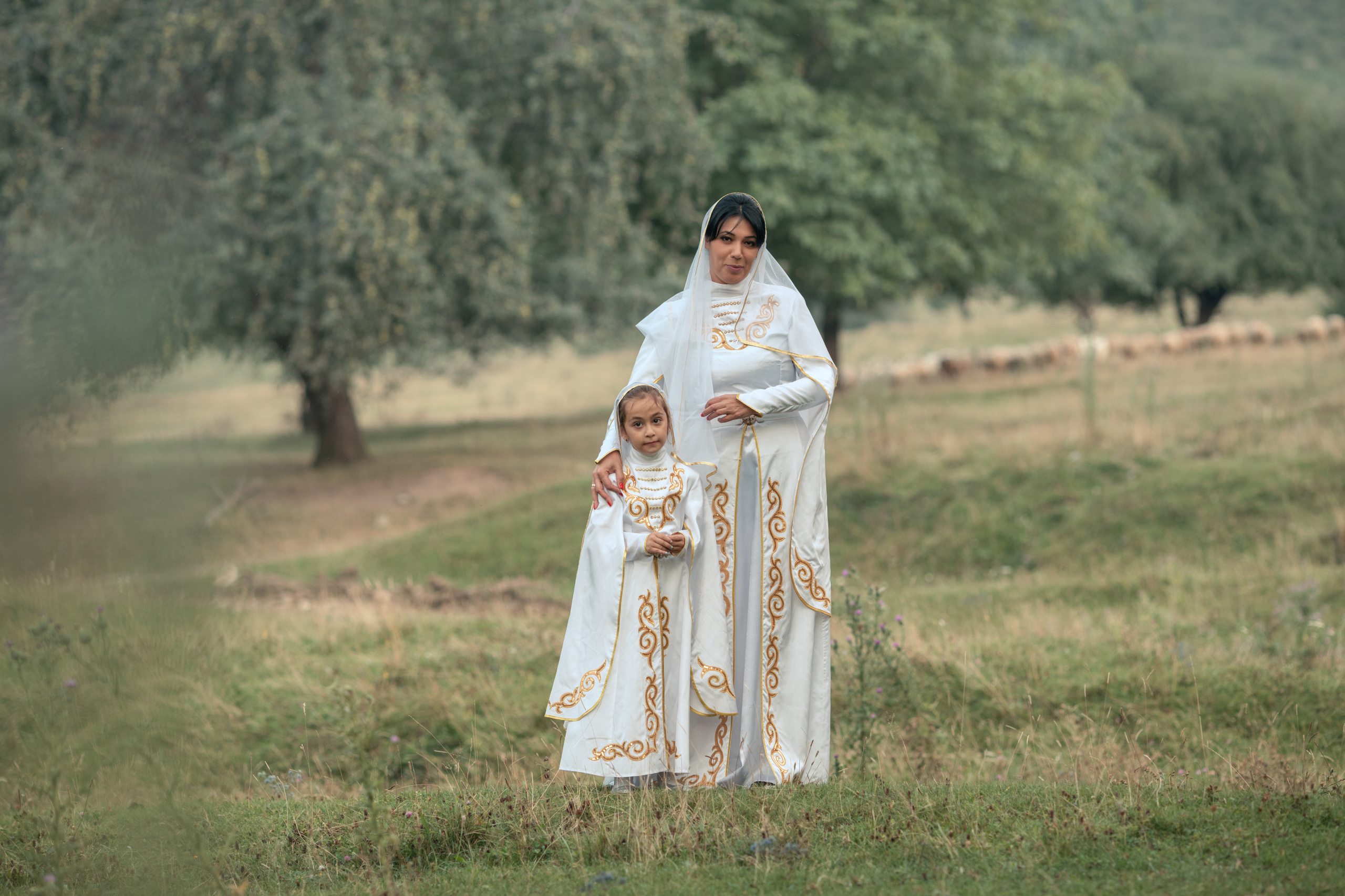 Семейная фотосессия в осетинских национальных костюмах. Фотограф во Владикавказе Юрий Геворгизов