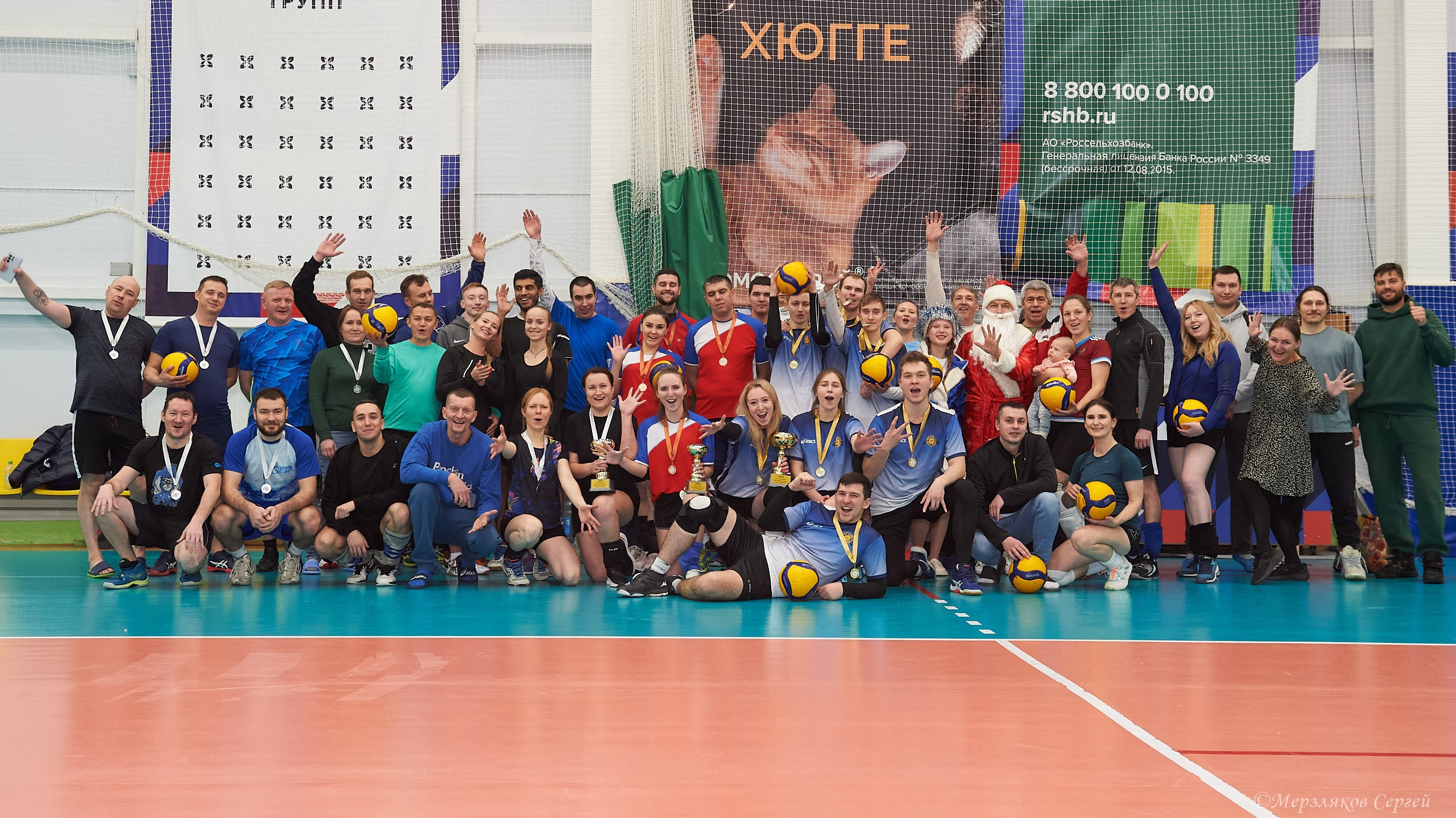 Новогодний волейбольный турнир. Ижевск. 16.12.23. Спортивный репортажный фотограф в Ижевске Сергей Мерзляков