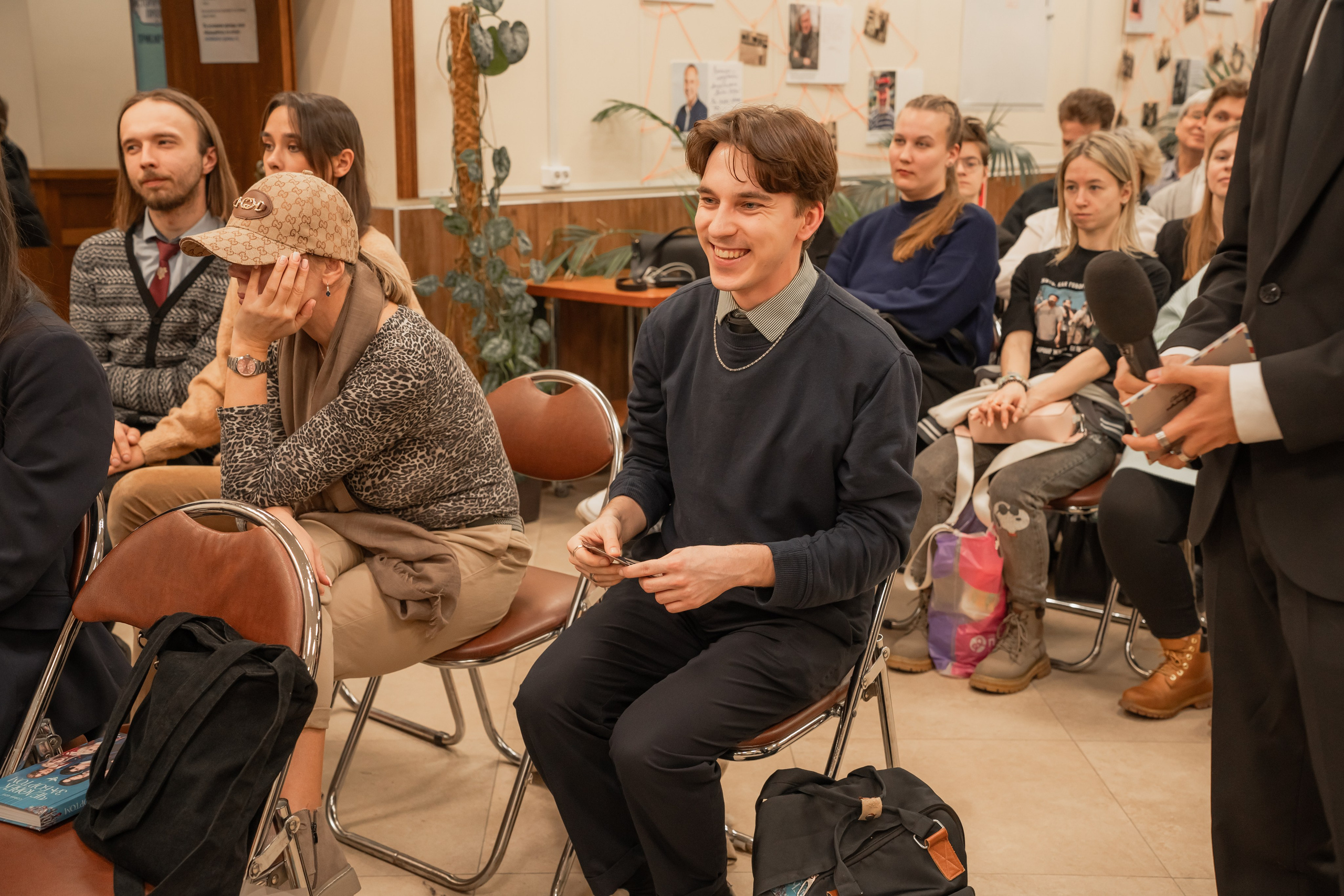 Презентация книги «Человек за бортом», автор София Цой. Репортажный фотограф Анастасия Рубцова