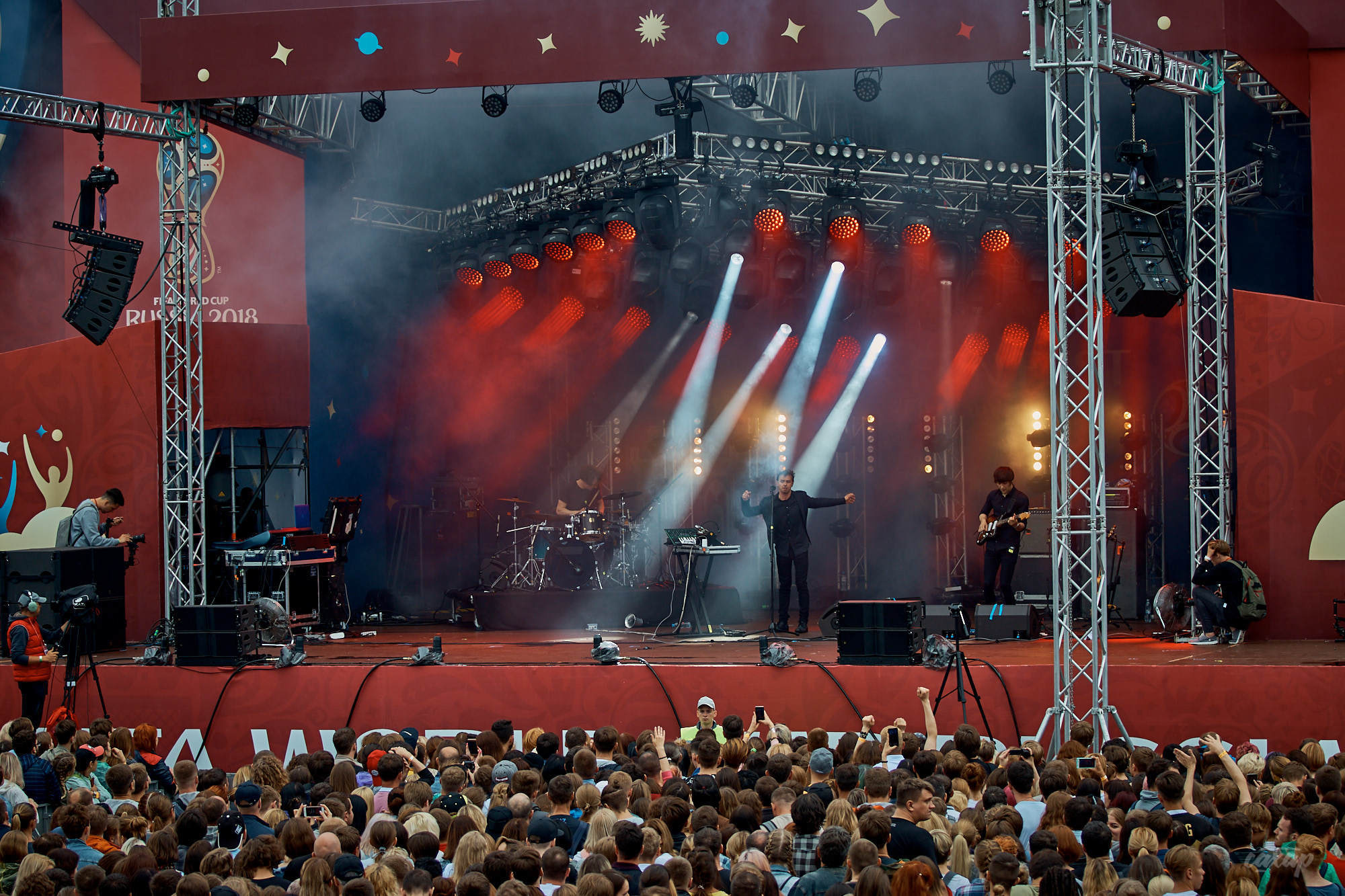 Дельфин, фото с концерта. Фотограф в Екатеринбурге Юра Сахар. Профессиональный фотограф в Екатеринбурге Юра Сахар