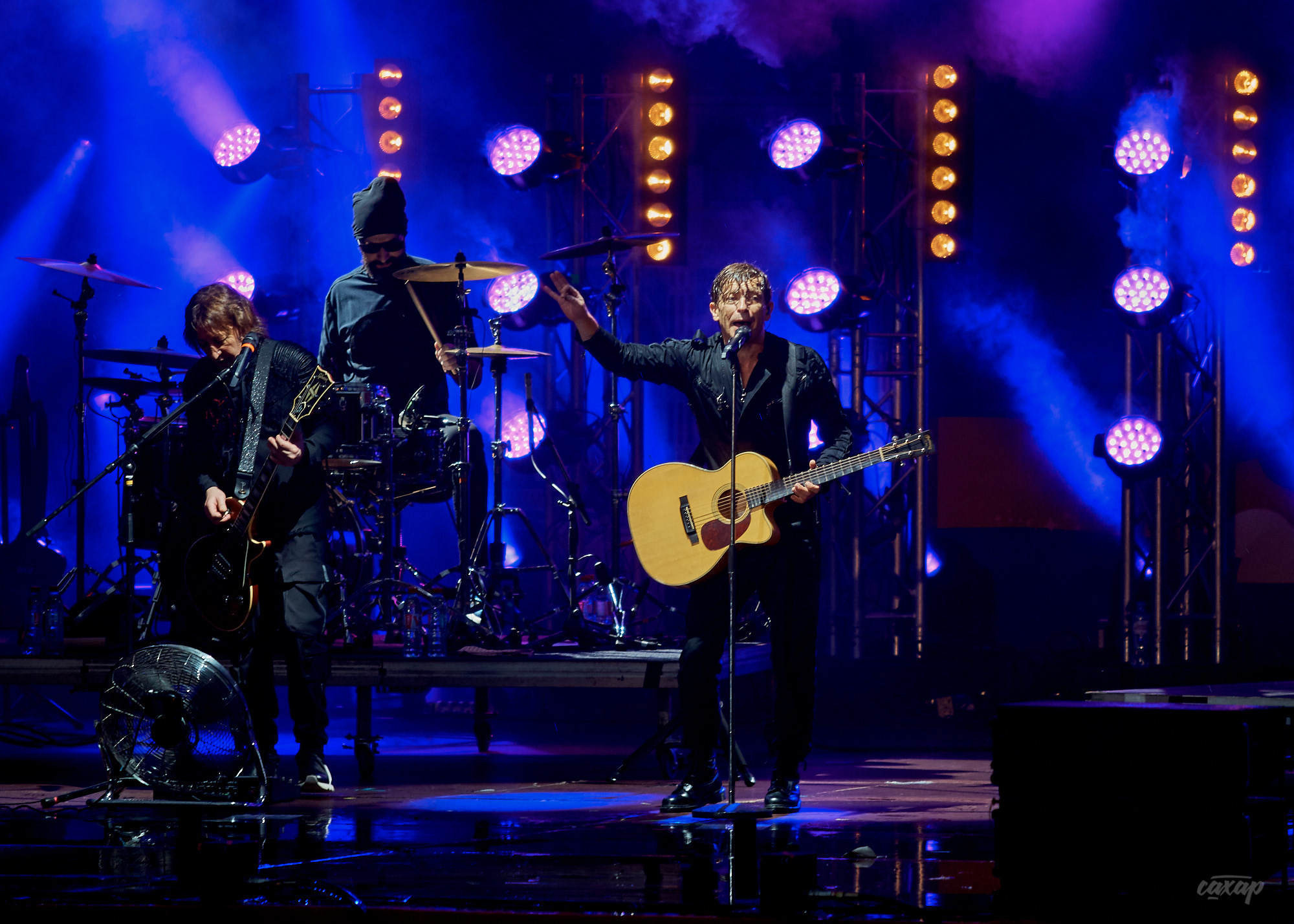 БИ-2, фото с концерта. Фотограф в Екатеринбурге Юра Сахар. Профессиональный фотограф в Екатеринбурге Юра Сахар