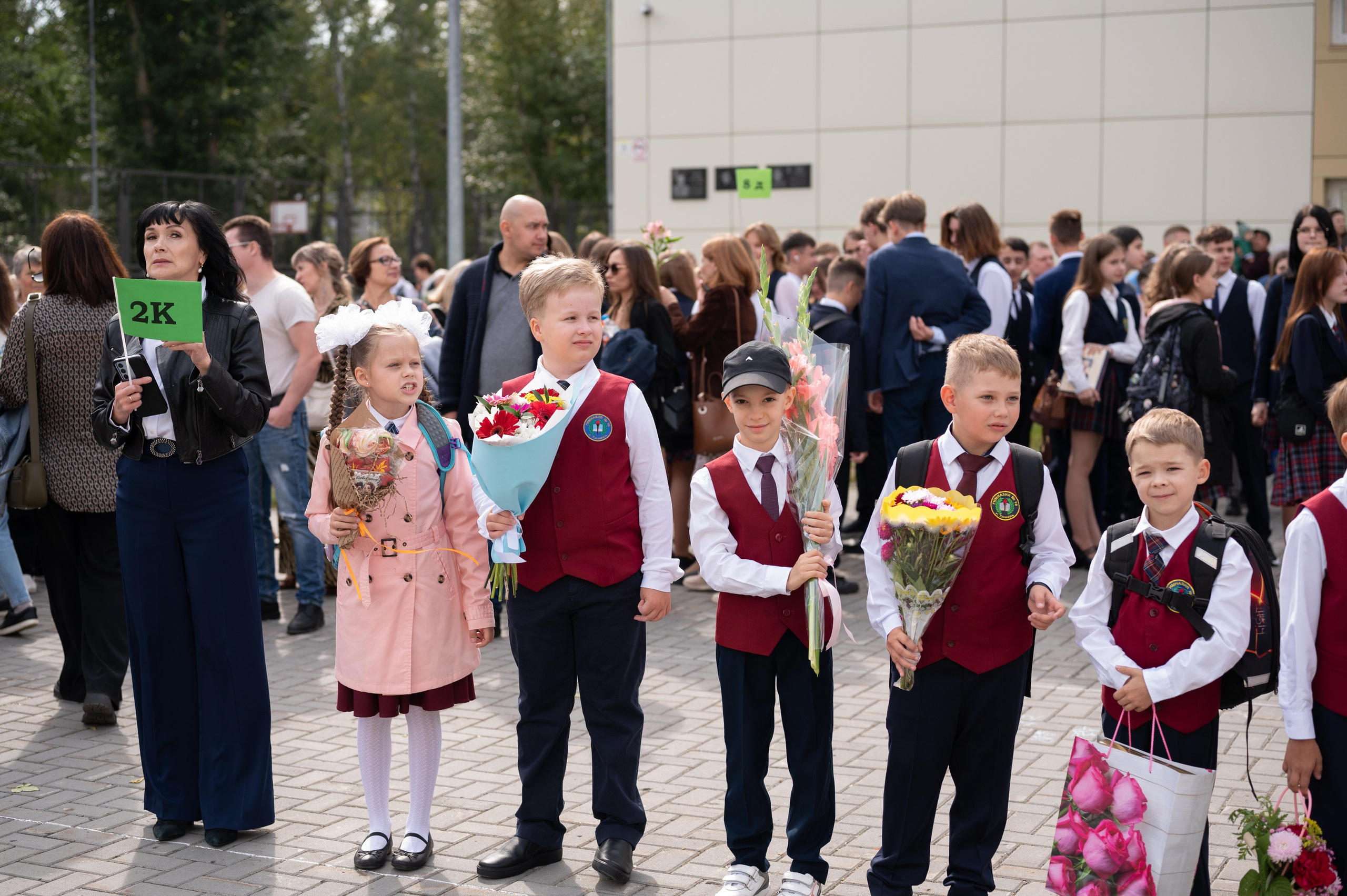 1 сентября 16 гимназия 2 класс (линейка + в классе+ на улице). Фотограф новорожденных, семейный детский в Тюмени Татьяна Морозова