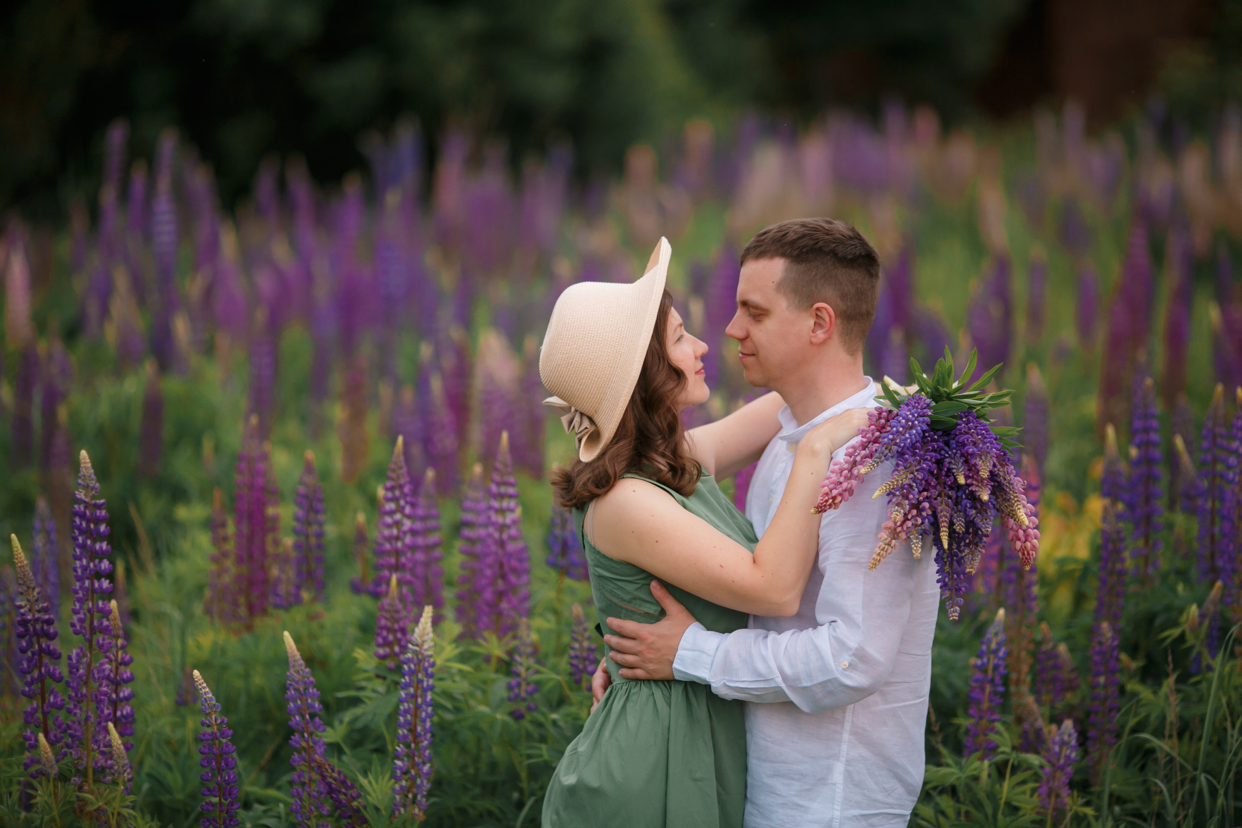 Фотосессия love-story в люпиновом поле в городе Королев. Свадебный и репортажный фотограф (Москва, Королев и другие)