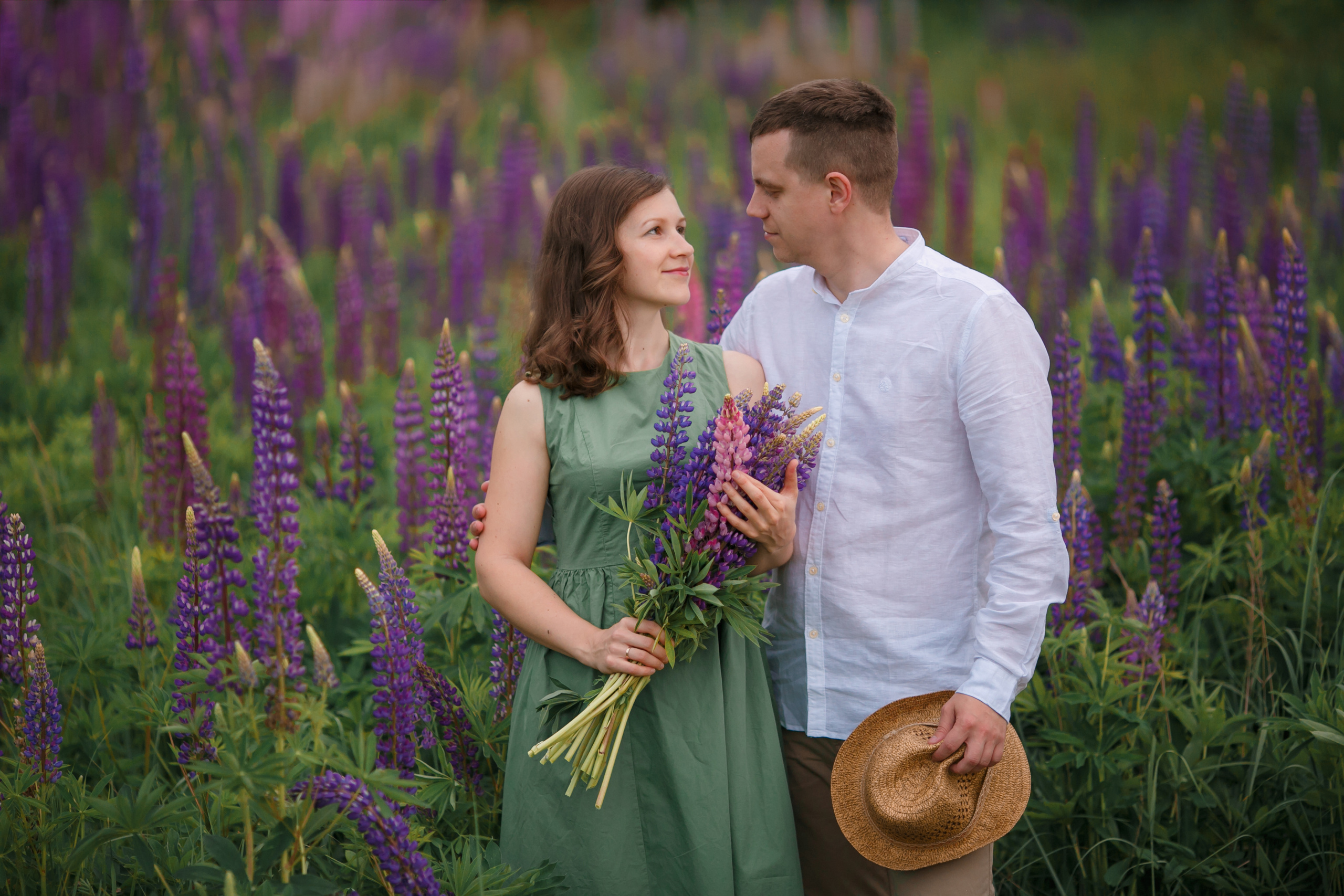 Фотосессия love-story в люпиновом поле в городе Королев. Свадебный и репортажный фотограф (Москва, Королев и другие)