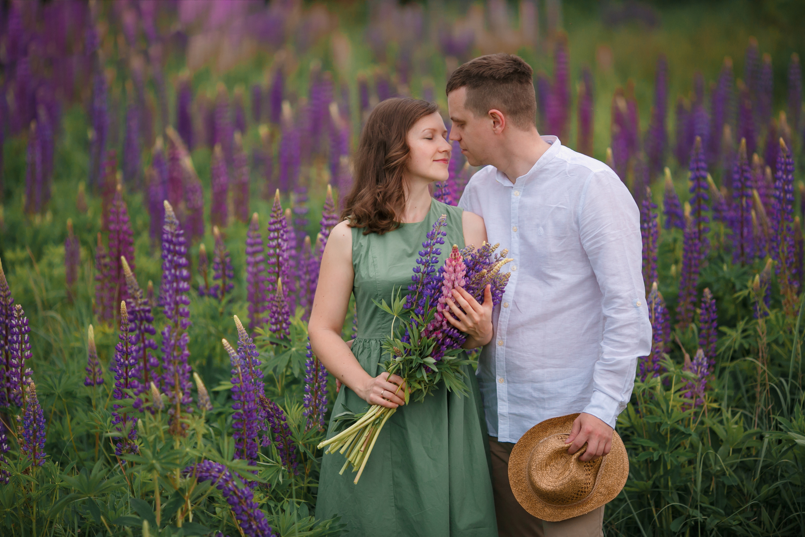 Фотосессия love-story в люпиновом поле в городе Королев. Свадебный и репортажный фотограф (Москва, Королев и другие)