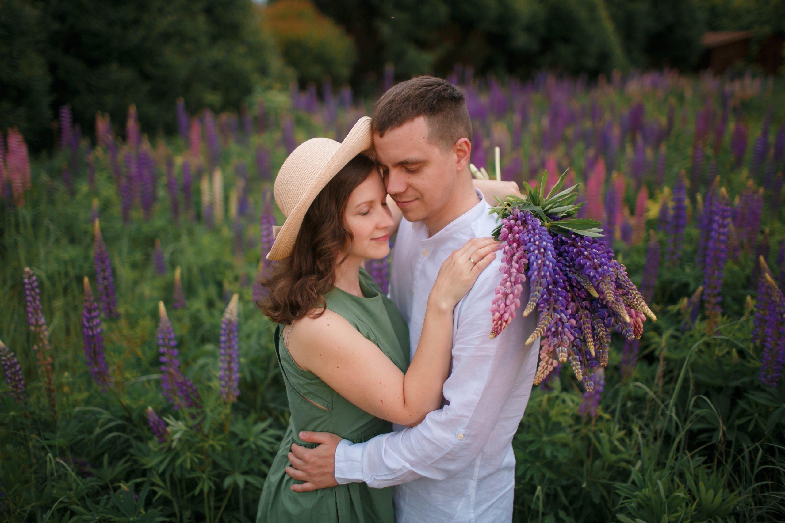 Фотосессия love-story в люпиновом поле в городе Королев. Свадебный и репортажный фотограф (Москва, Королев и другие)