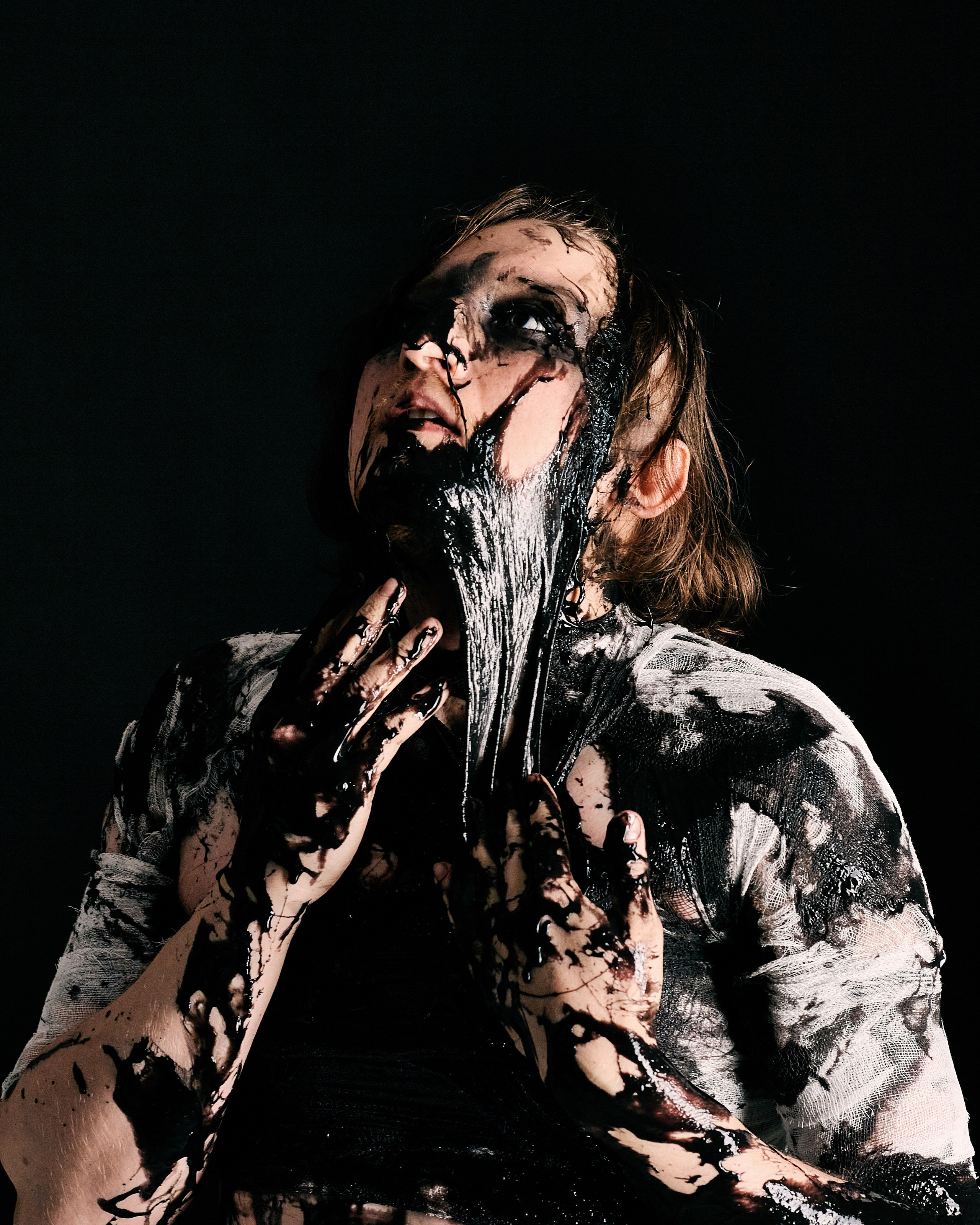 Чёрная жидкость. Фотограф из Первоуральска Роман Заиченко