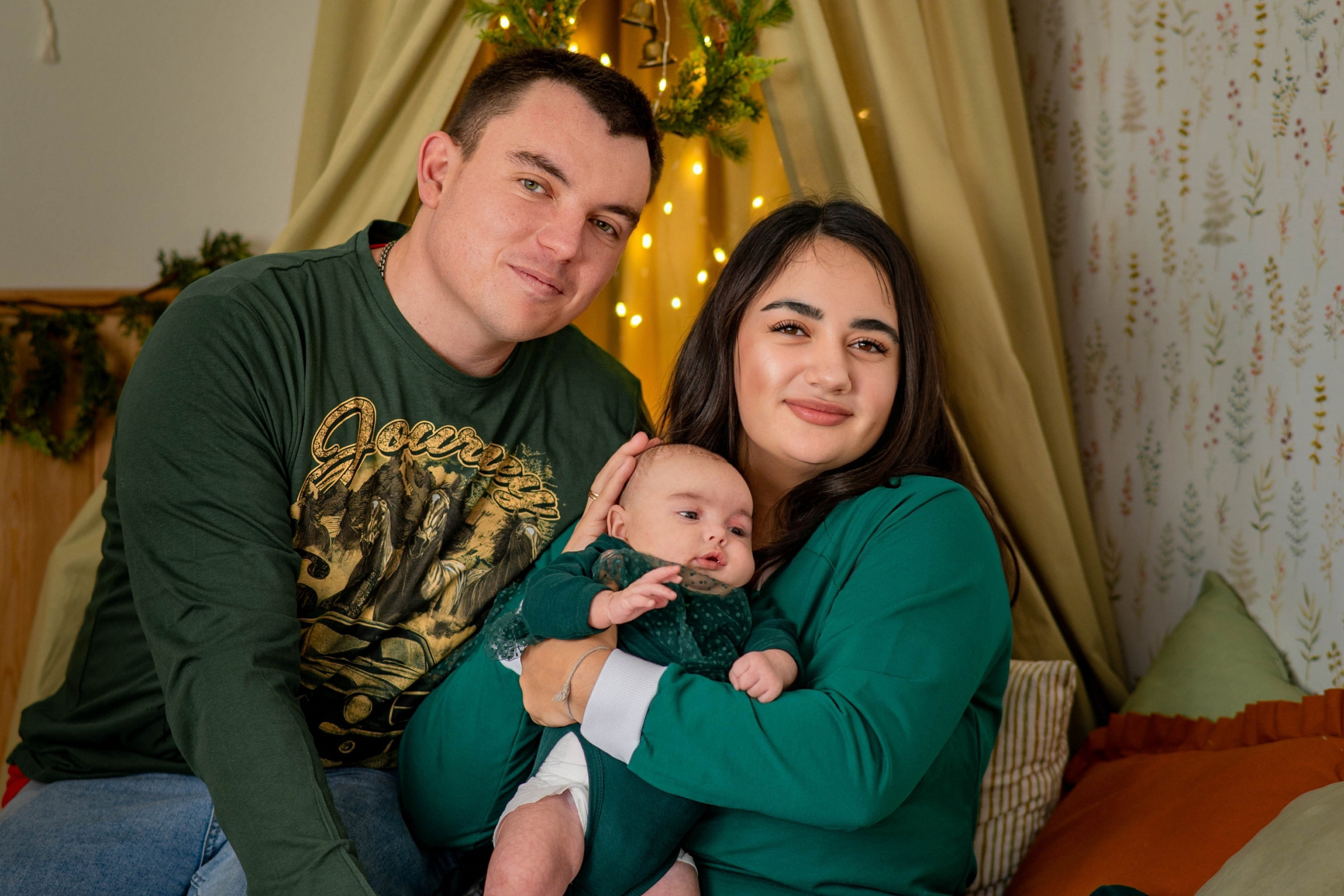 Марина и Дмитрий со своей малышкой. Семейный и свадебный фотограф в Абакане Юлия Су