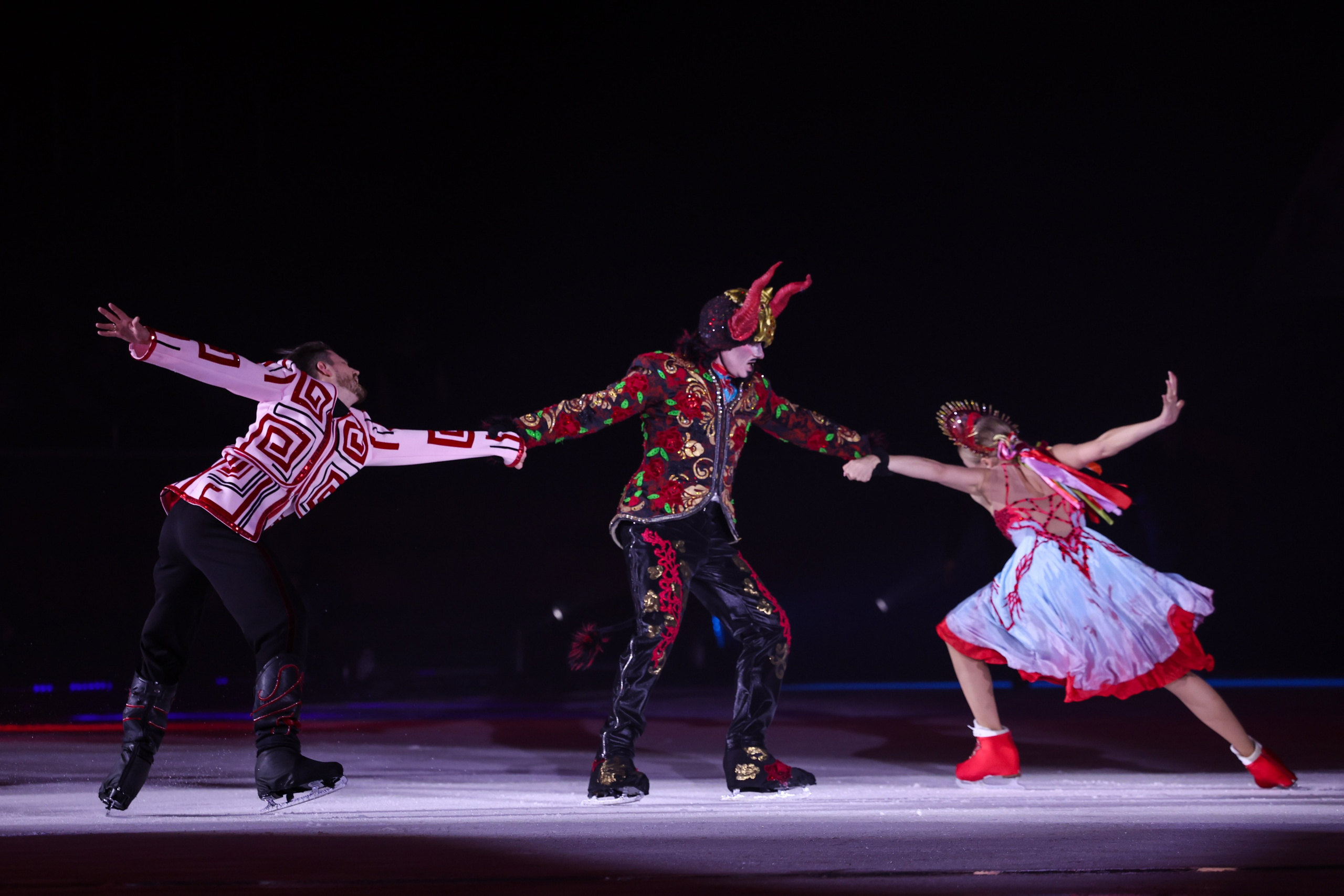 «Вечера на хуторе» ледовое шоу 25.12.2025. Спортивный и репортажный фотограф Антон Тереханов