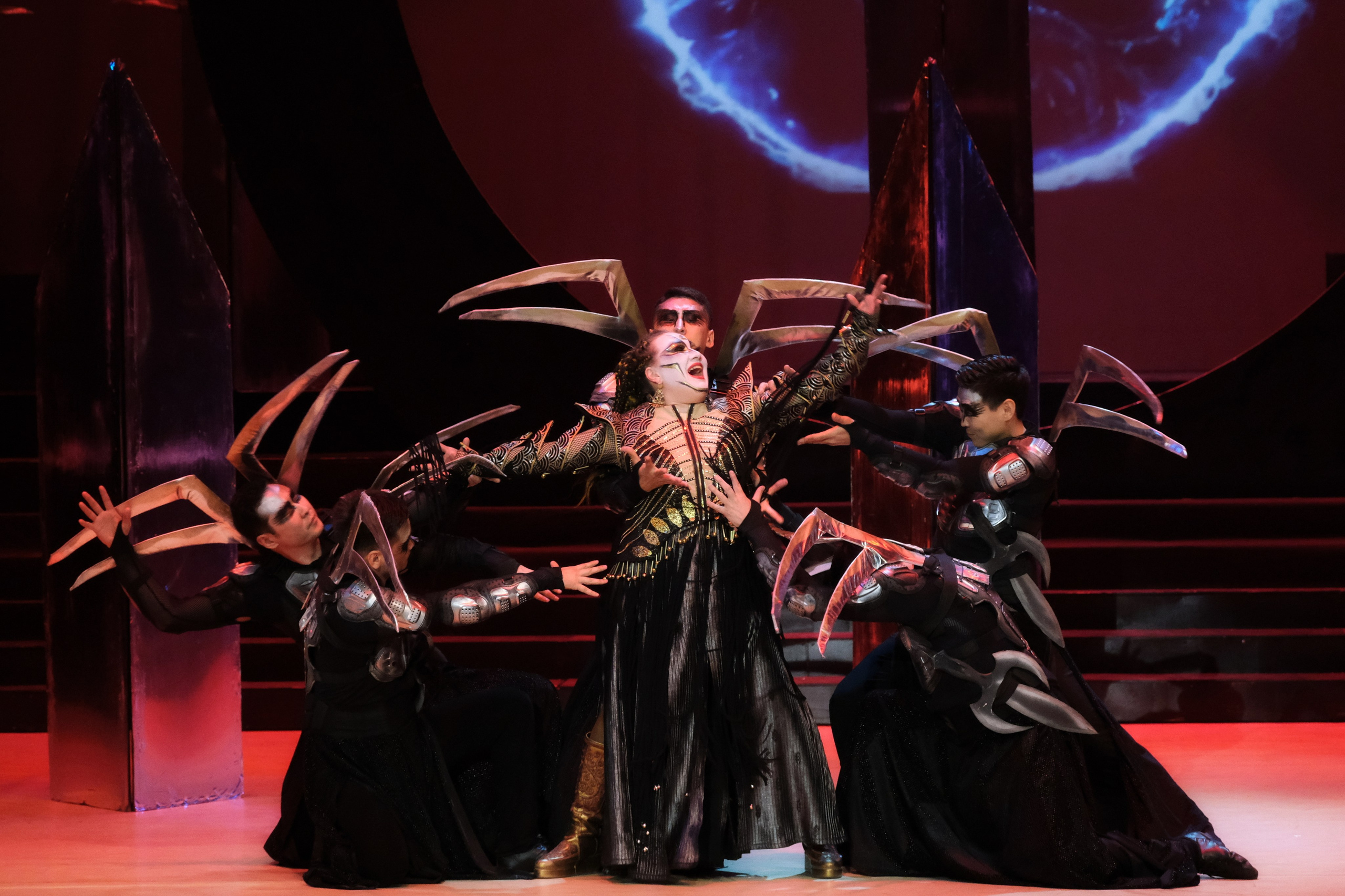 22.04.2024 Опера-олонхо «Ньургун Боотур»«Большие гастроли» Государственного театра оперы и балета Республики Саха (Якутия) имени Д.К.СивцеваКомпозиторы: Марк Жирков и Генрих ЛитинскийАвтор либретто: Дмитрий Сивцев Суорун ОмоллоонАвтор спектакля и режиссер-постановщик: Народный артист Российской Федерации и Якутии, лауреат Государственных премий СССР, России и Якутии Андрей БорисовДирижер-постановщик: лауреат международных конкурсов Константин ХватынецХудожник-сценограф: Заслуженный деятель искусств Якутии Михаил ЕгоровБалетмейстер-постановщик: Заслуженная артистка России и Якутии Екатерина Тайшина Хормейстер: Заслуженный деятель искусств Якутии, Заслуженный работник культуры России Октябрина Птицына