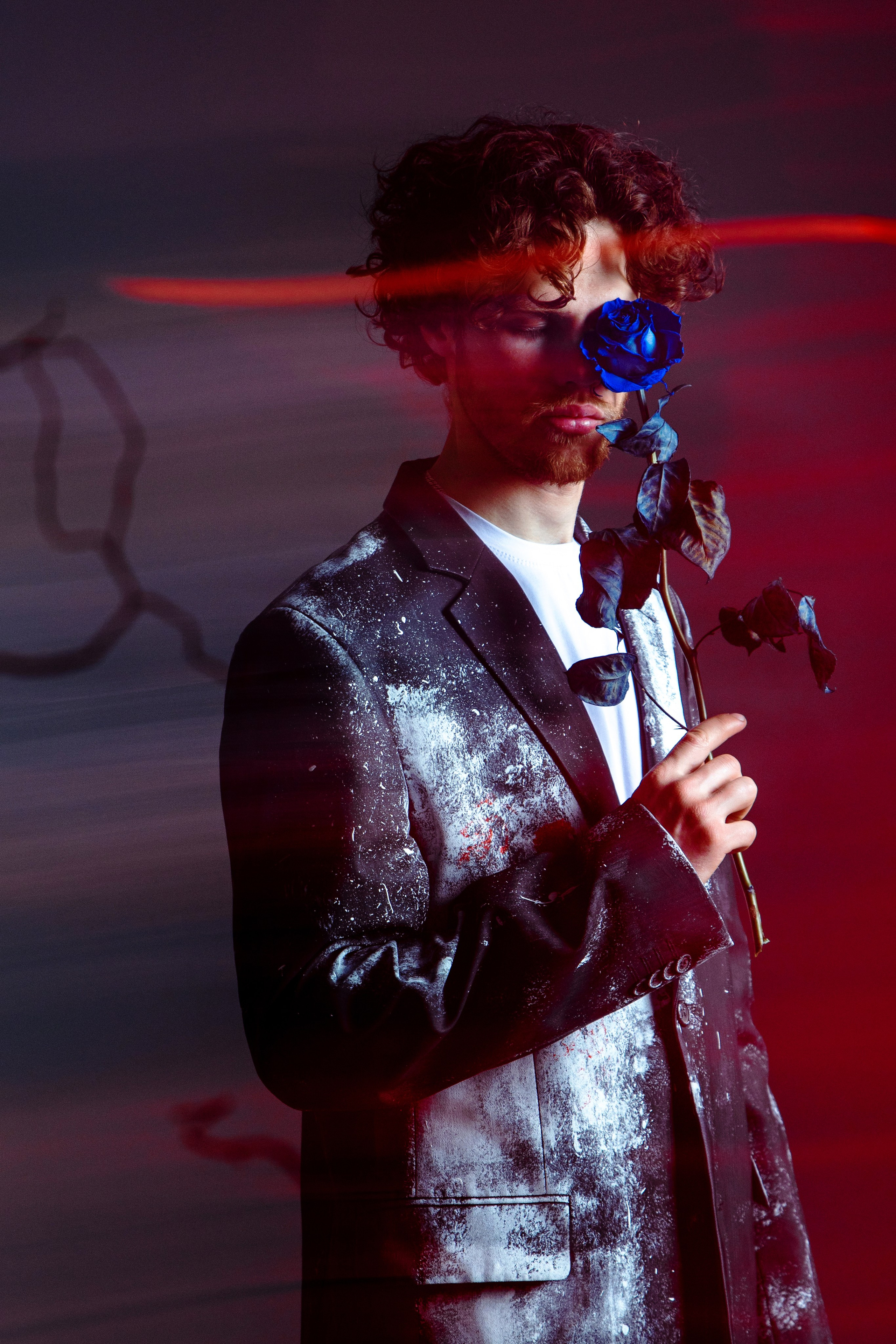 мужчина с розой