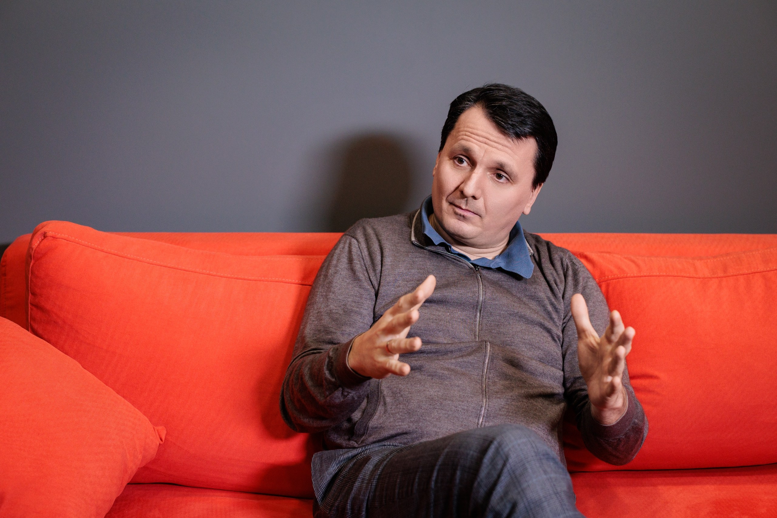 Съемка интеревью с директором. Контент для бизнеса в Екатеринбурге Полдень Медиа