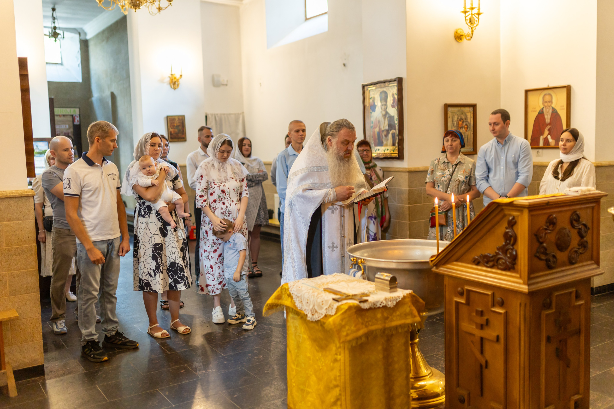Крещение, Храм во имя Всемилостивого Спаса (на Звёздочке). Фотограф новорожденных. Детский и семейный фотограф Марьяна Юдина