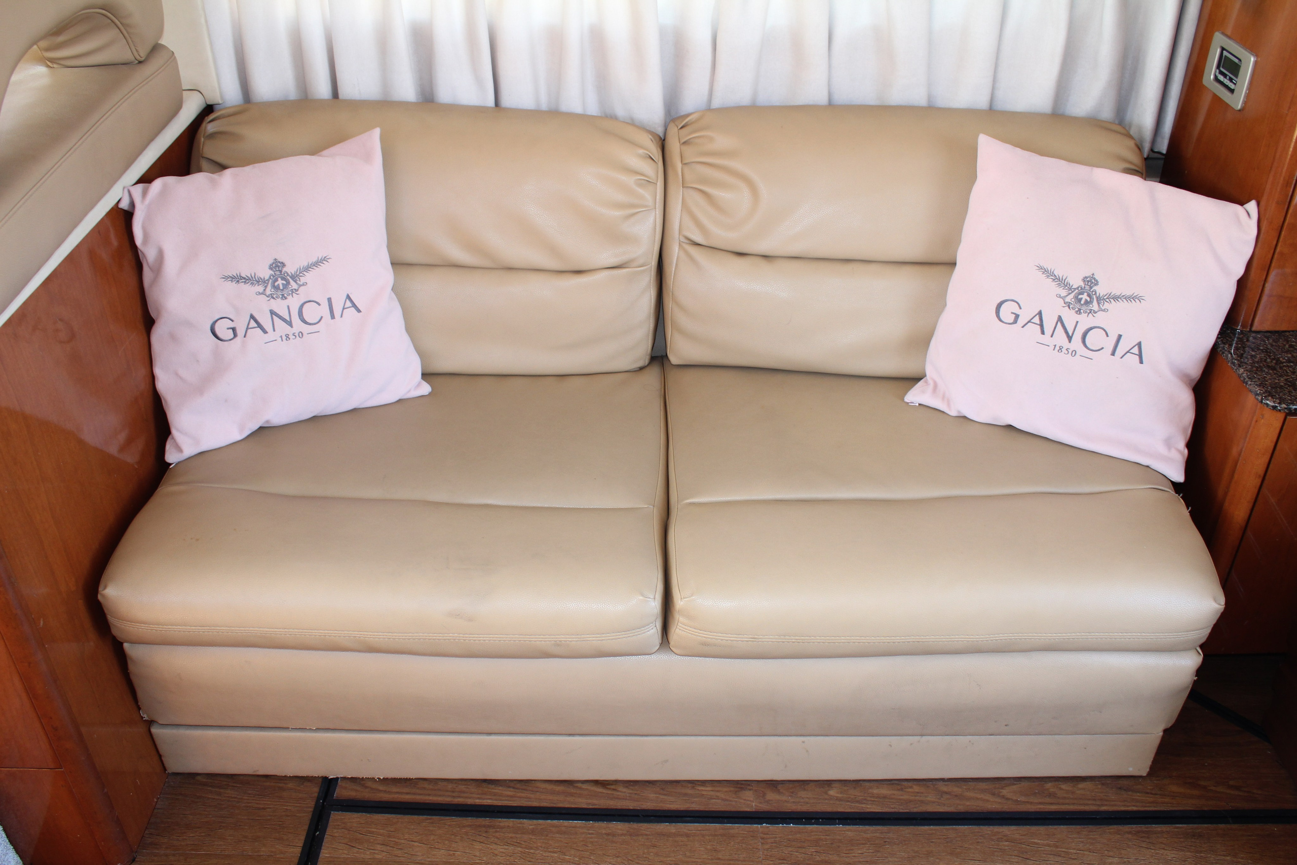 Яхта Меридиан Аренда Яхты в Сочи Яхтанаморе YACHTNAMORE YACHTANAMORE