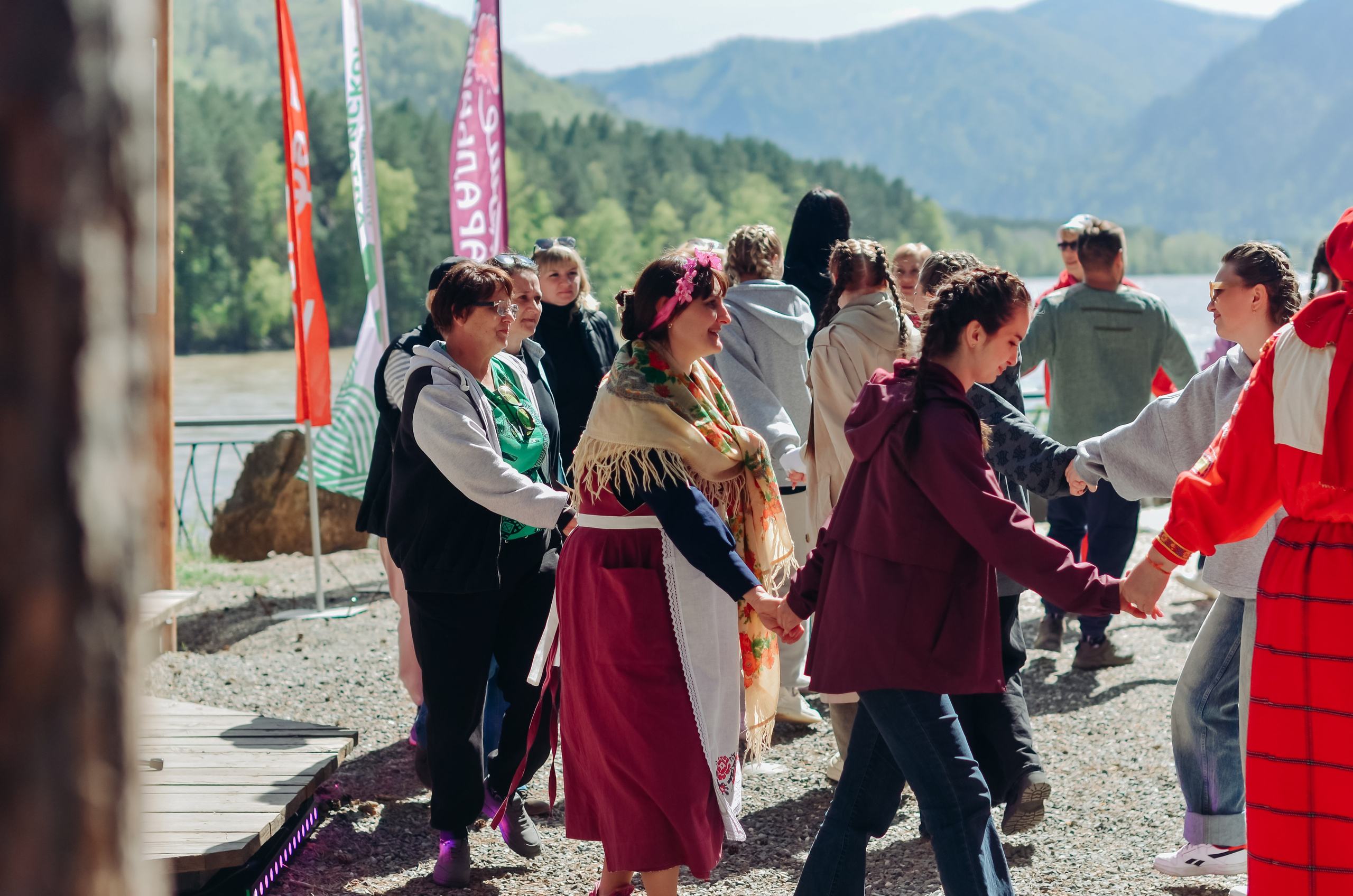 Фестиваль «Цветение Маральника на Алтае 2025». Фоторепортаж. Денисова Аля — фотограф для парных съемок и индивидуальных историй в Барнауле