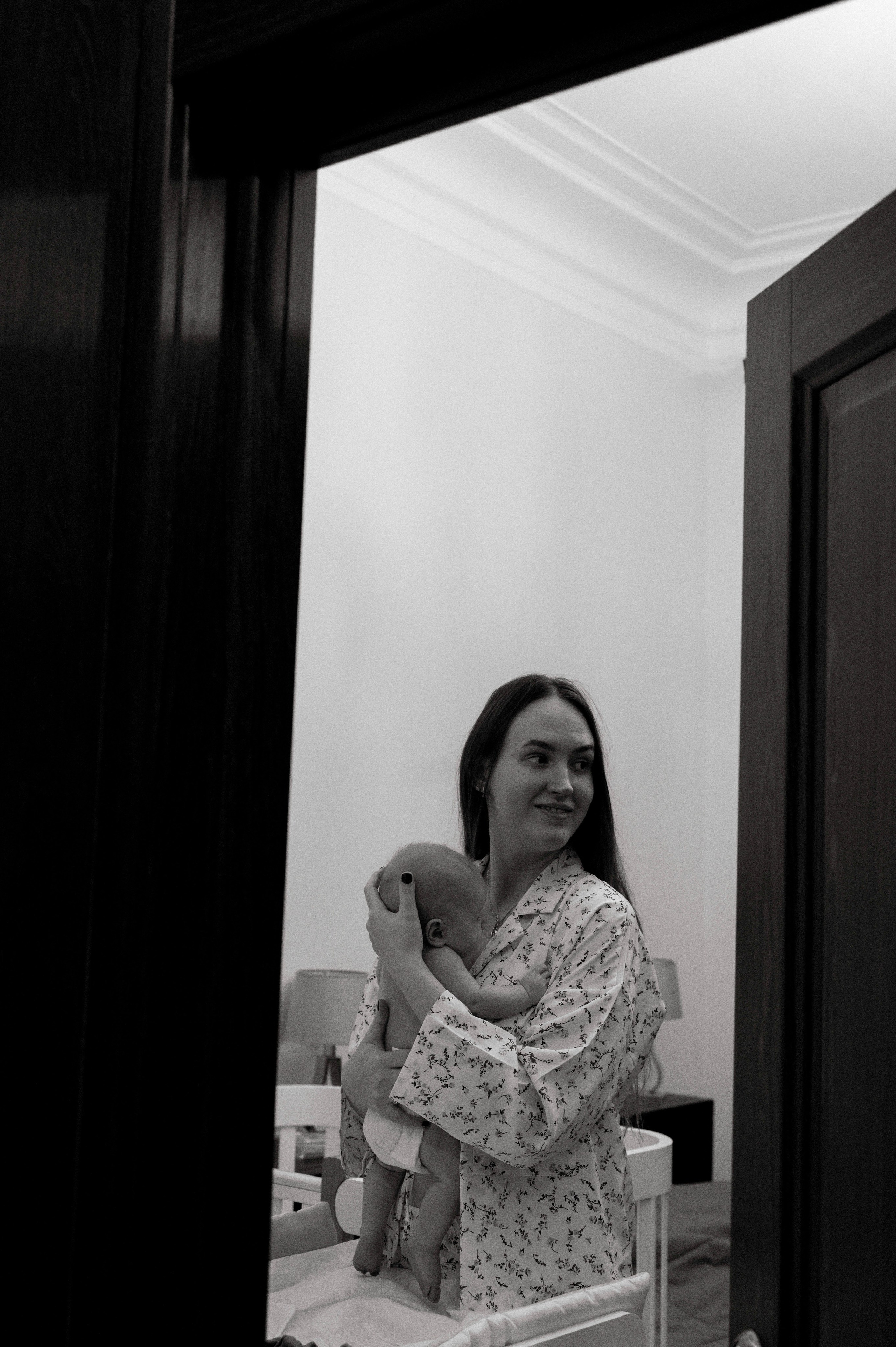 Семейная домашняя фотосессия. Профессиональный фотограф беременности в СПБ. Стильные фотосессии беременности в стиле минимализм и классическая фотография