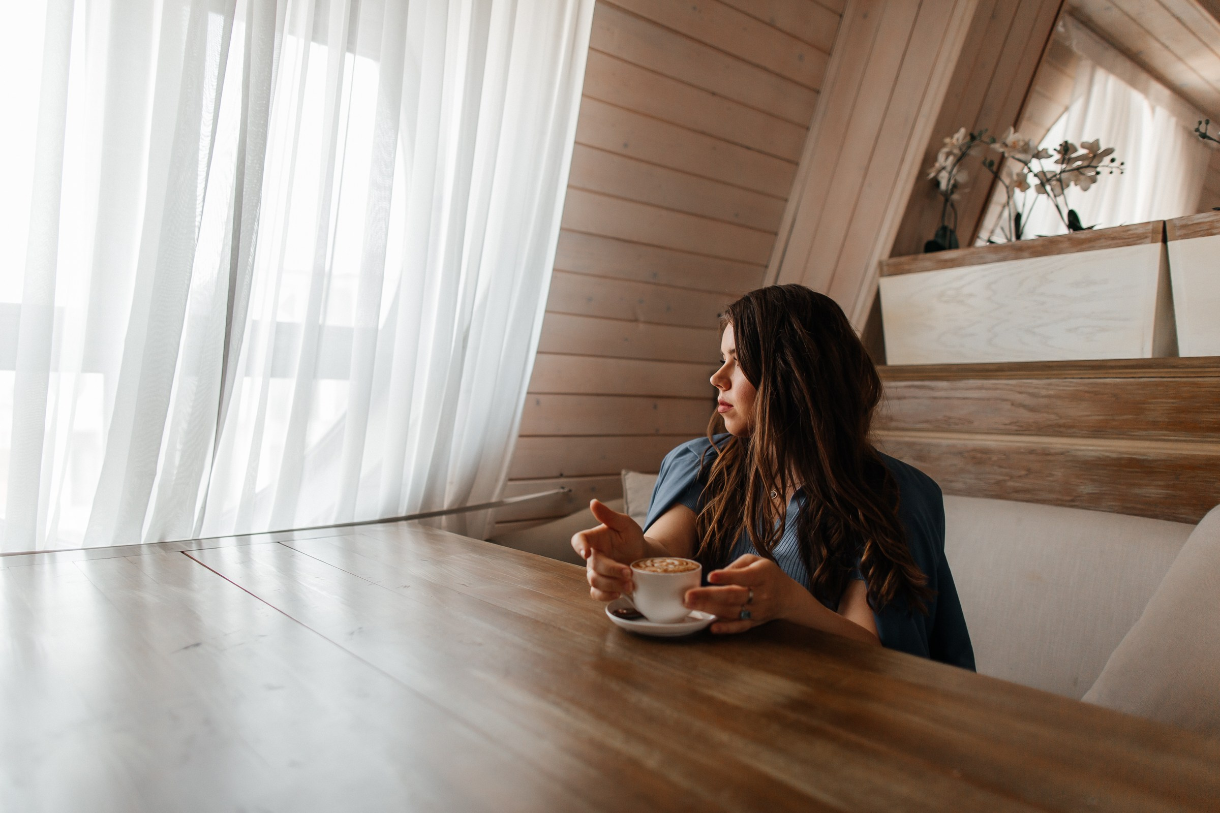 Марина. Съёмка в ресторане. Фотограф Батуми | Lera Rawlick