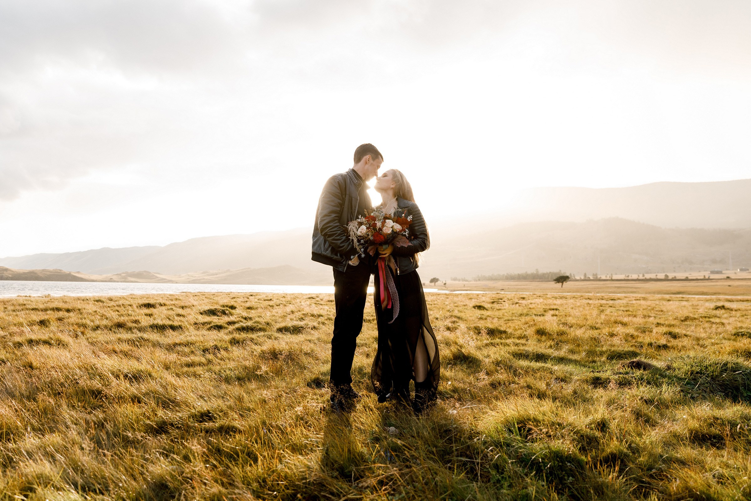 Полина и Женя. Лес, кожанки и 2 дня кайфа. Свадебный фотограф в Иркутске Сапаров Александр