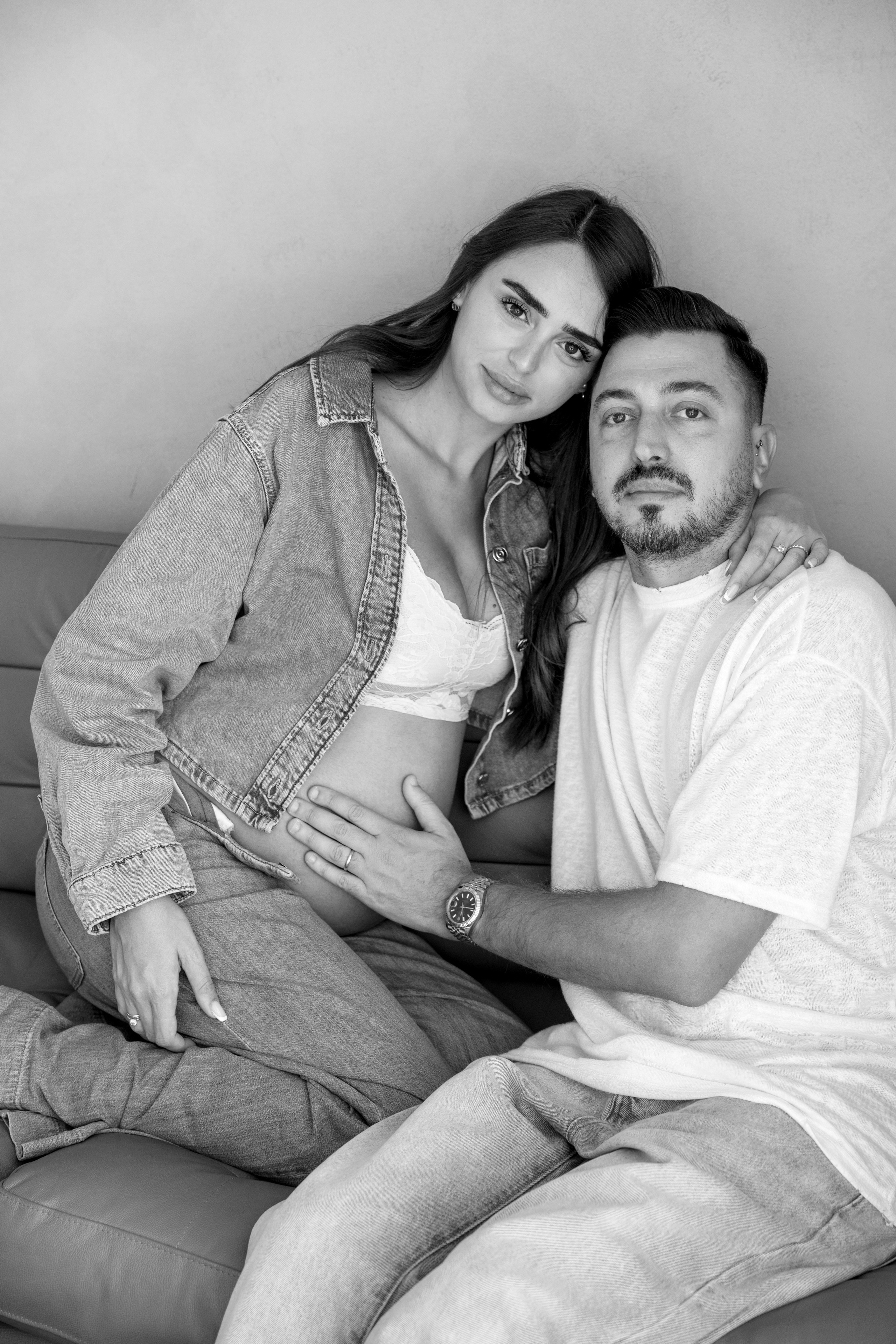 Pregnancy photoshoot inside the studio in Tel Aviv. Главная