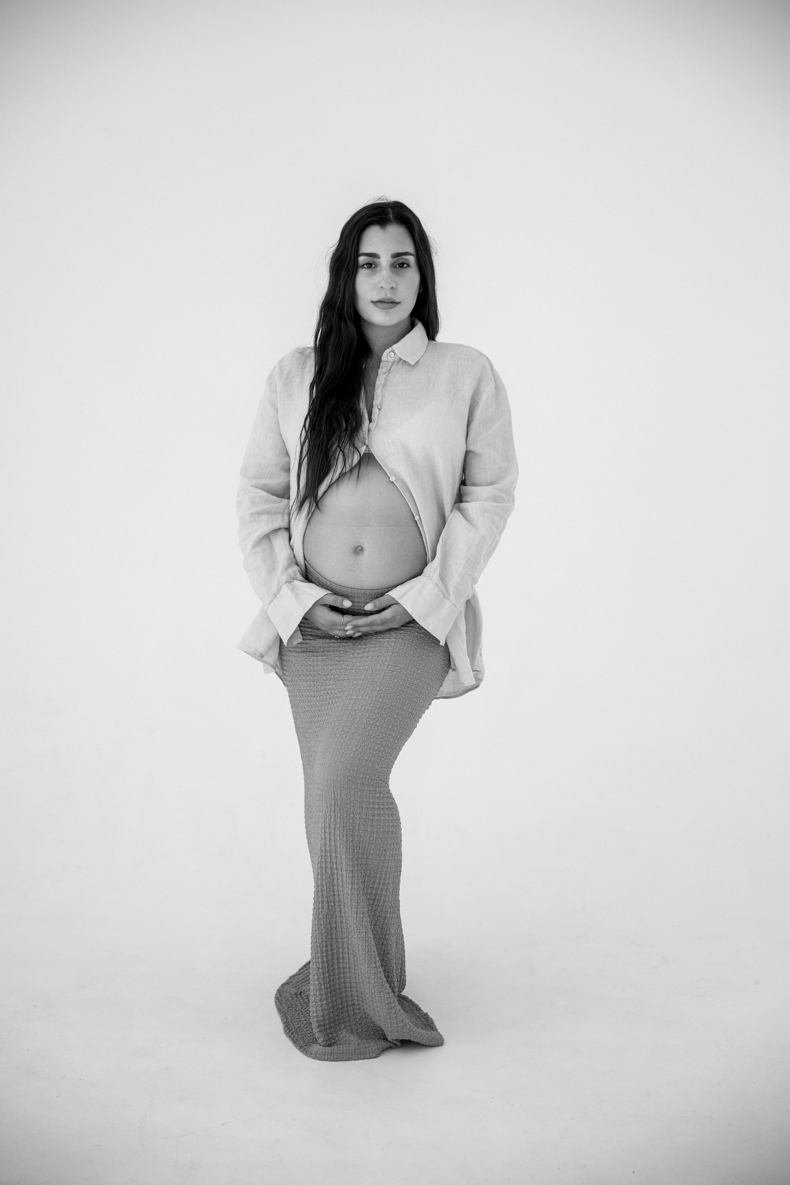 Pregnancy photoshoot inside the Grey Studio. Главная