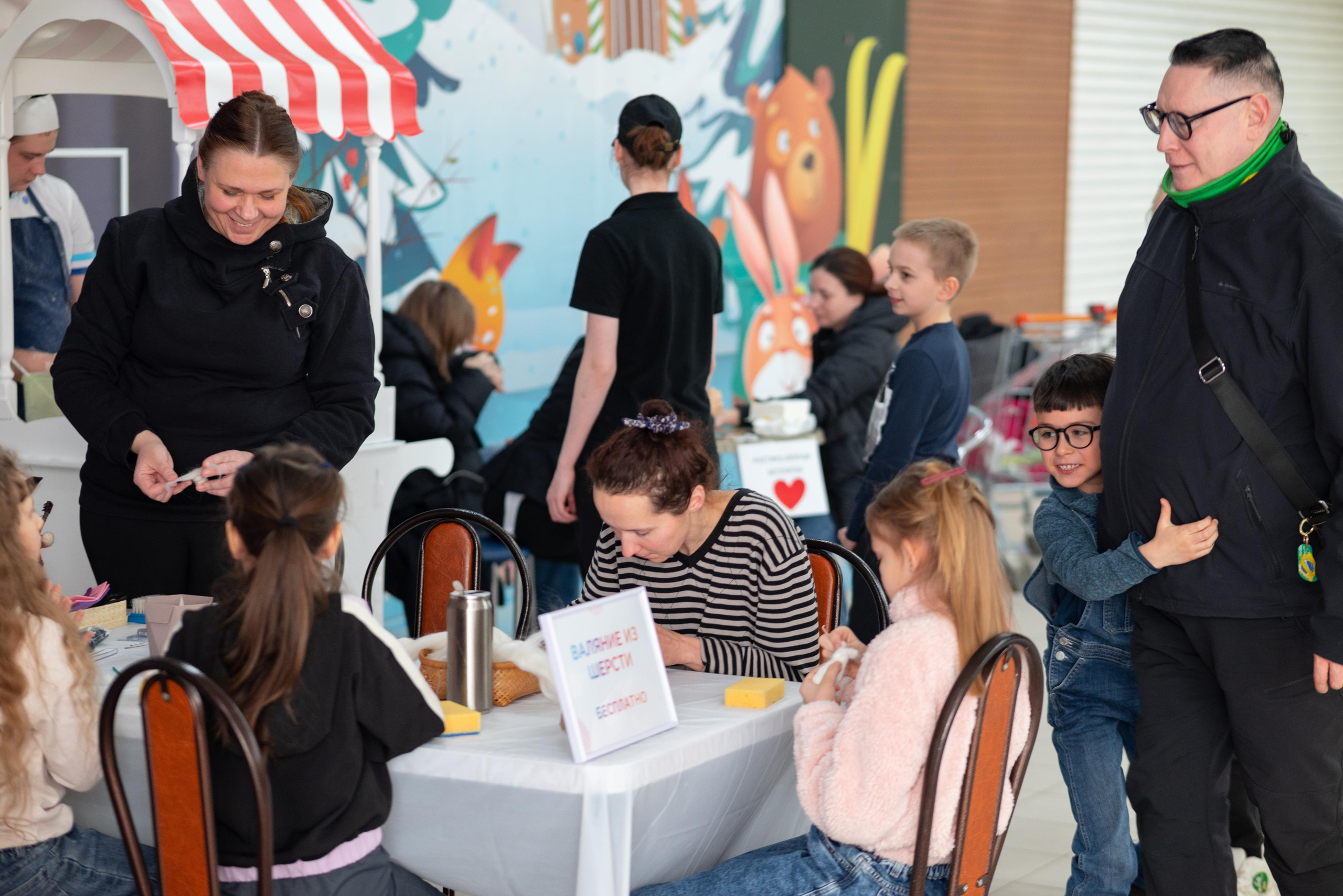 8 марта ТЦ Ритейл Парк. Выпускные альбомы Москва и МО. Школьный и семейный фотограф