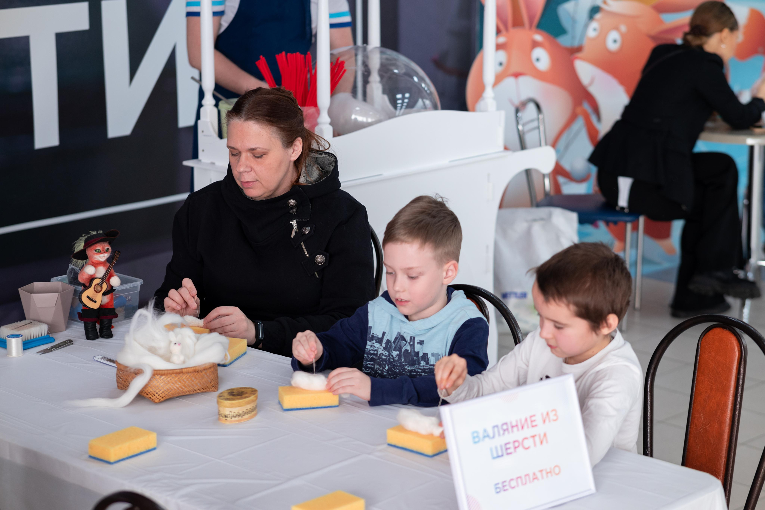 8 марта ТЦ Ритейл Парк. Выпускные альбомы Москва и МО. Школьный и семейный фотограф