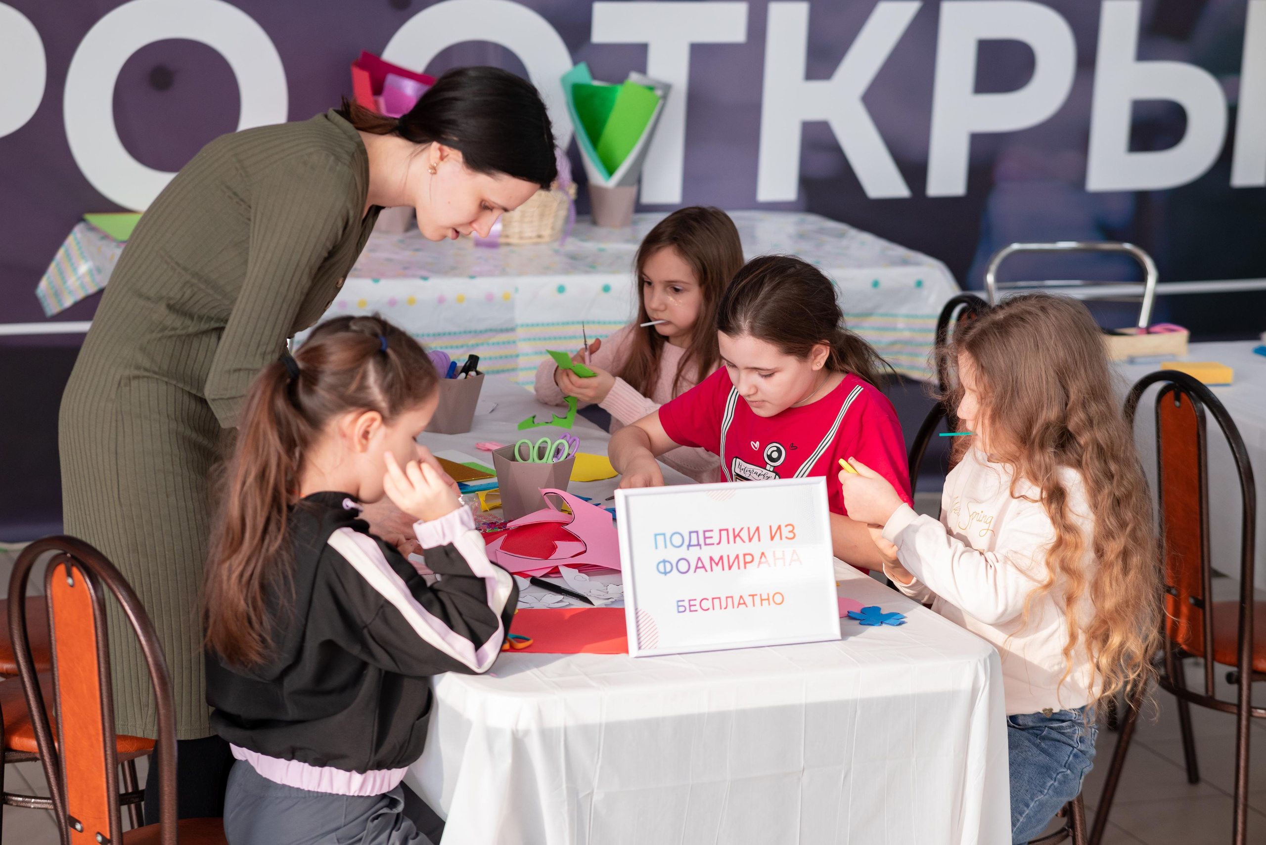 8 марта ТЦ Ритейл Парк. Выпускные альбомы Москва и МО. Школьный и семейный фотограф