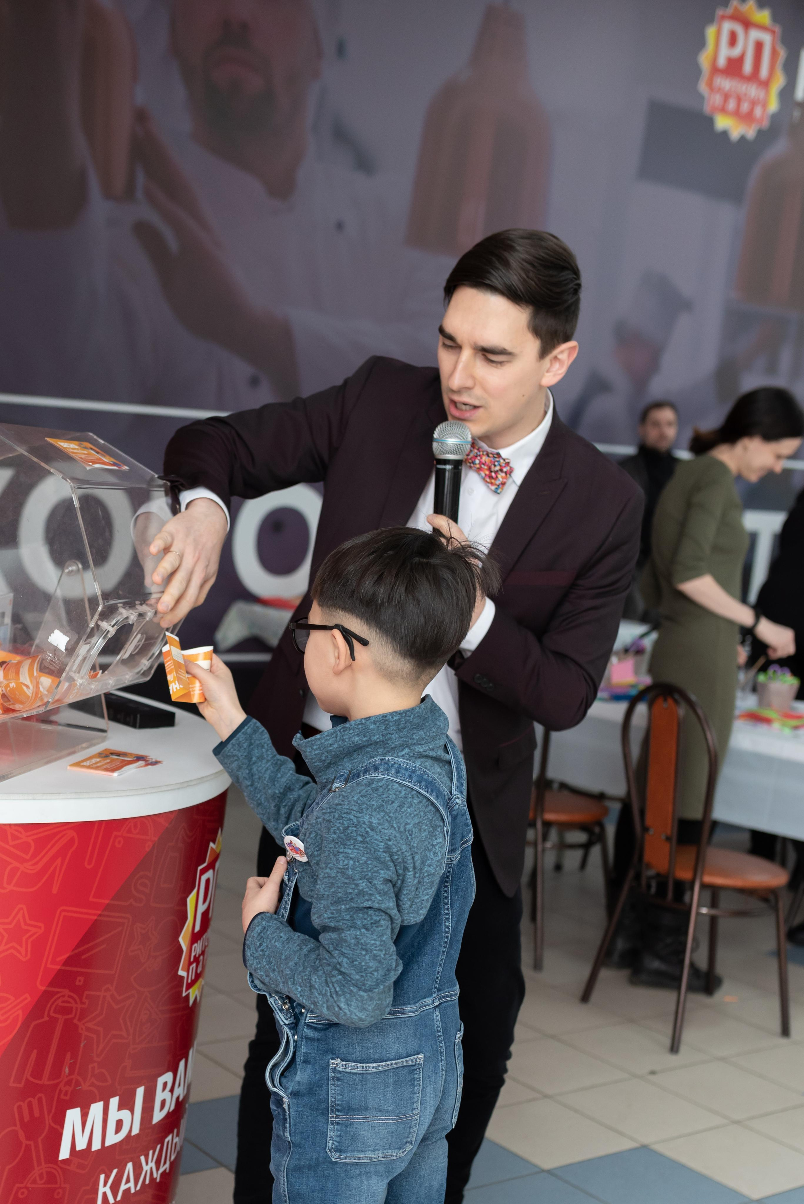 8 марта ТЦ Ритейл Парк. Выпускные альбомы Москва и МО. Школьный и семейный фотограф