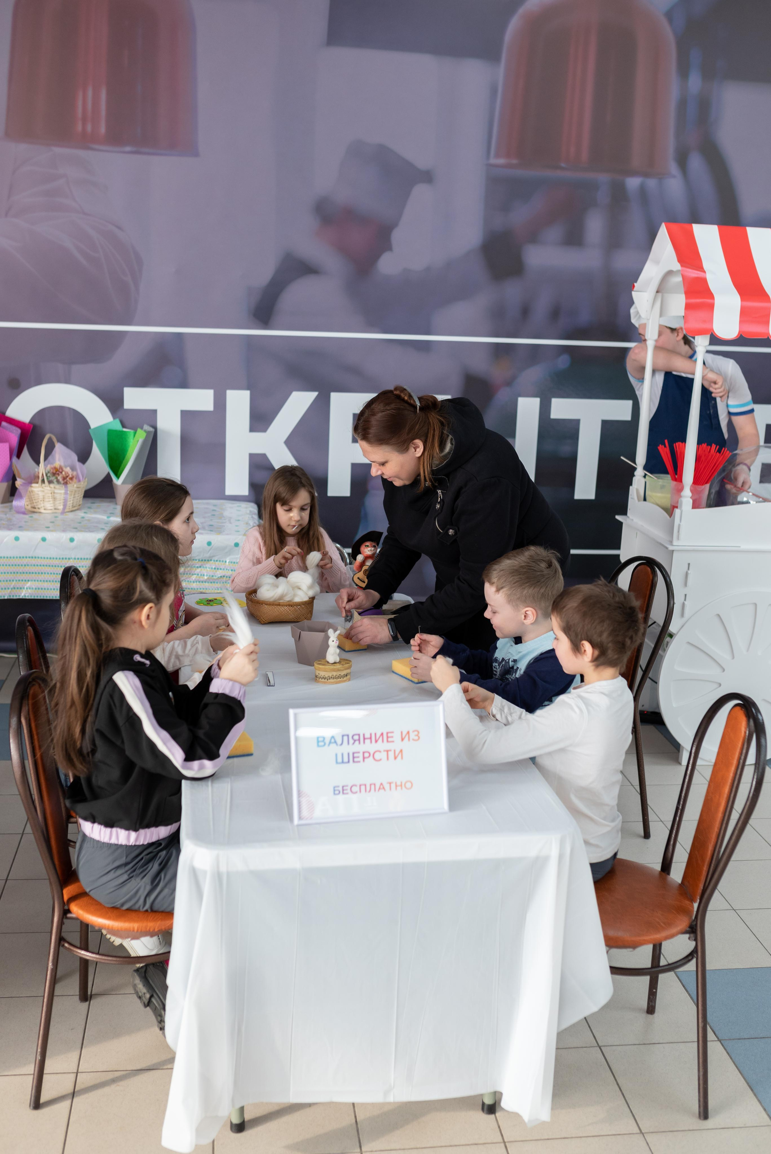 8 марта ТЦ Ритейл Парк. Выпускные альбомы Москва и МО. Школьный и семейный фотограф