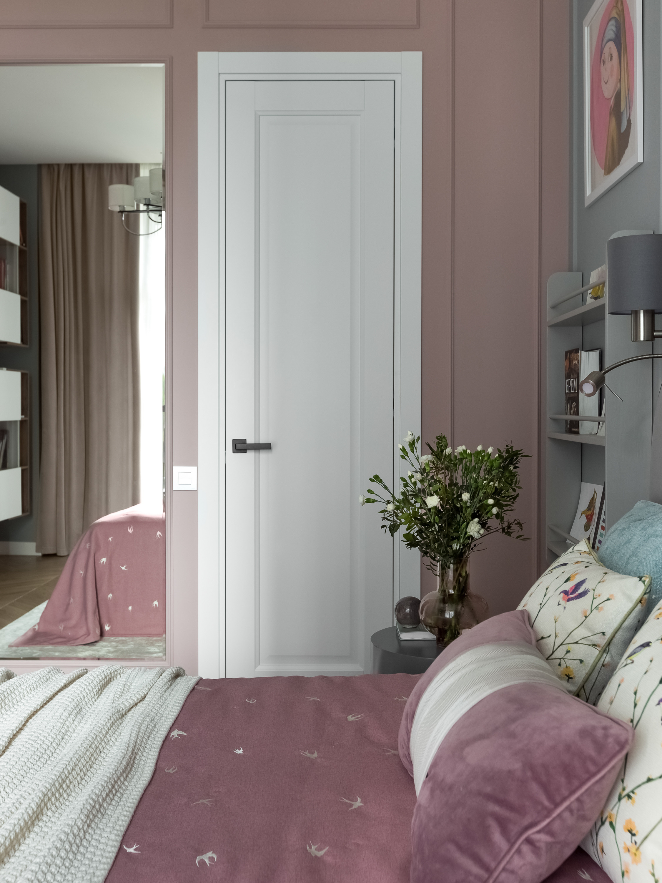 Семейная квартира с интересными дизайнерскими решениями. Интерьерный фотограф