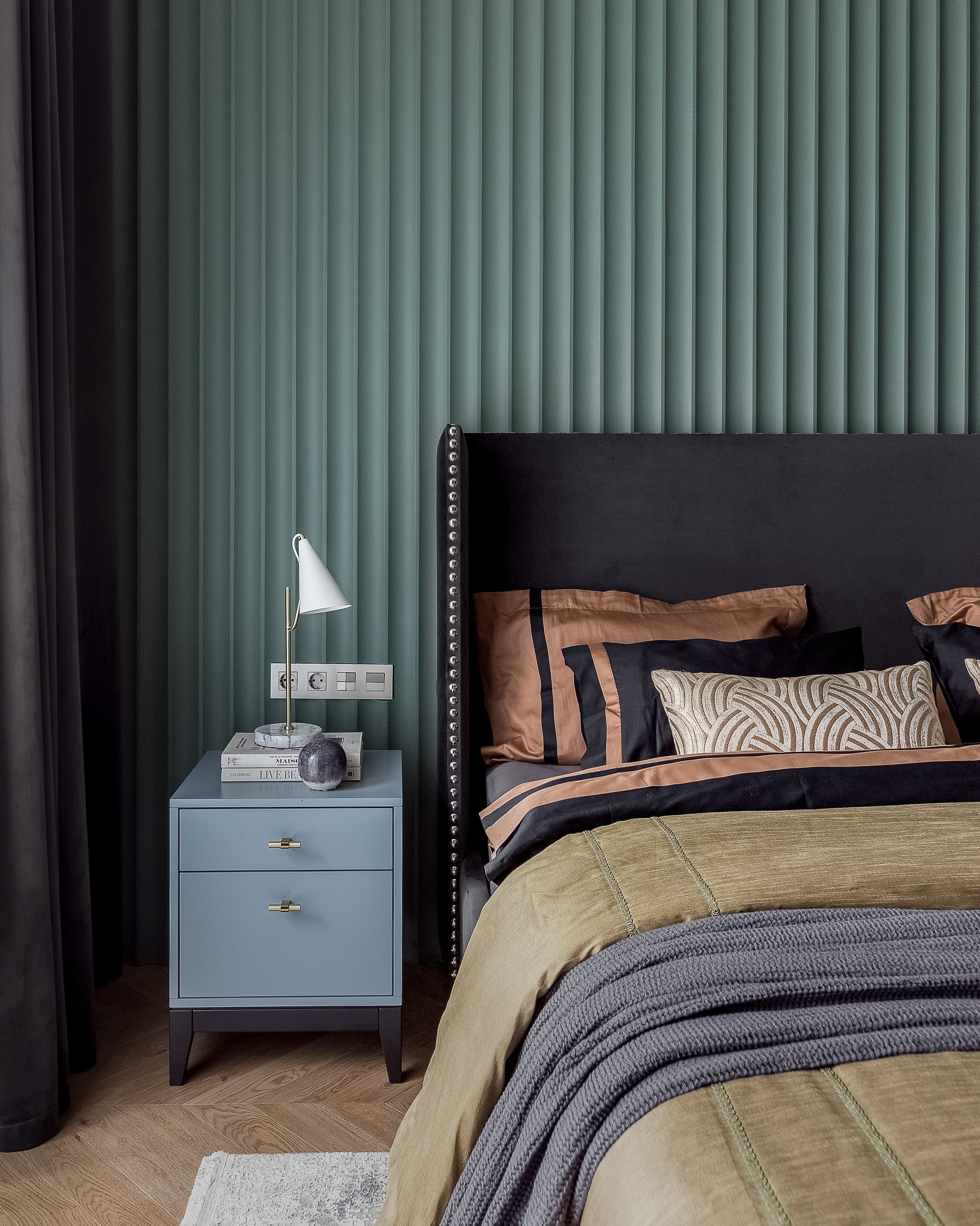 Семейная квартира с интересными дизайнерскими решениями. Интерьерный фотограф