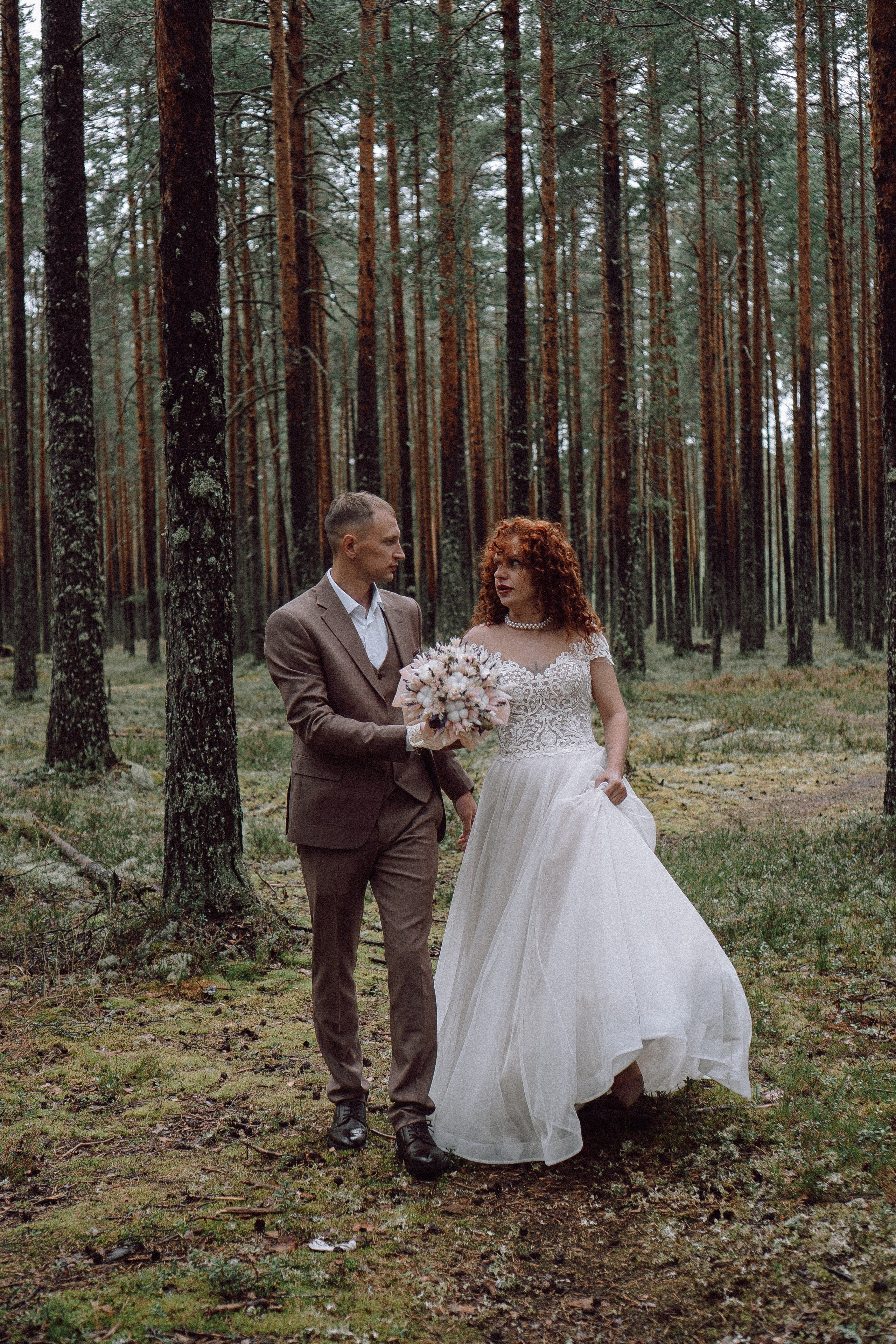 СВАДЕБНАЯ ФОТОСЕССИИЯ ПАРЫ В ГОРОДЕ ПРИОЗЕРСК В СОСНОВОМ ЛЕСУ И С ПИКАПОМ. Профессиональный фотограф, Санкт-Петербург — Виктория Богомолова