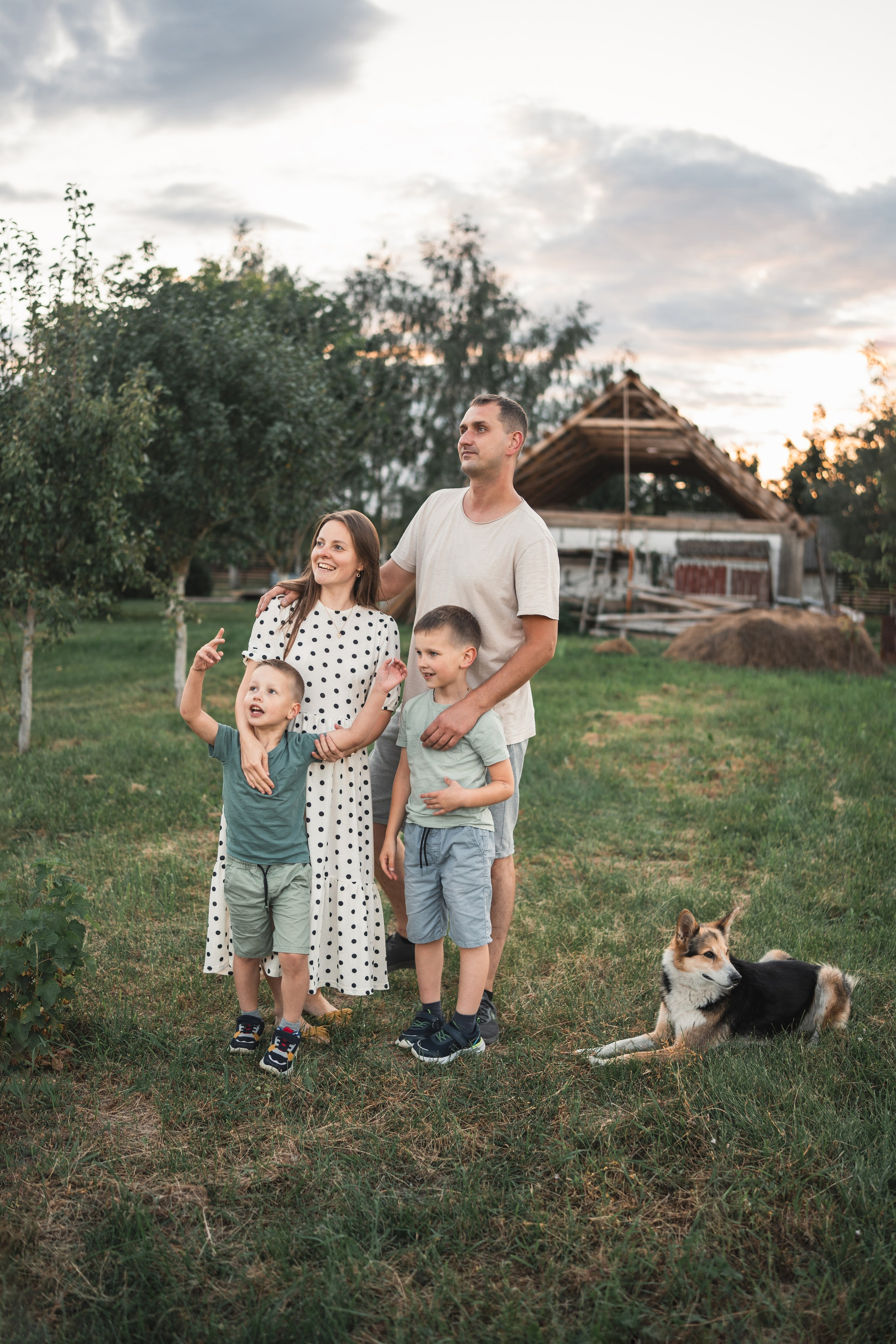 СЪЕМКА НА УЧАСТКЕ. Семья Юлии. Фотограф Марта Козел. Гродно, Беларусь