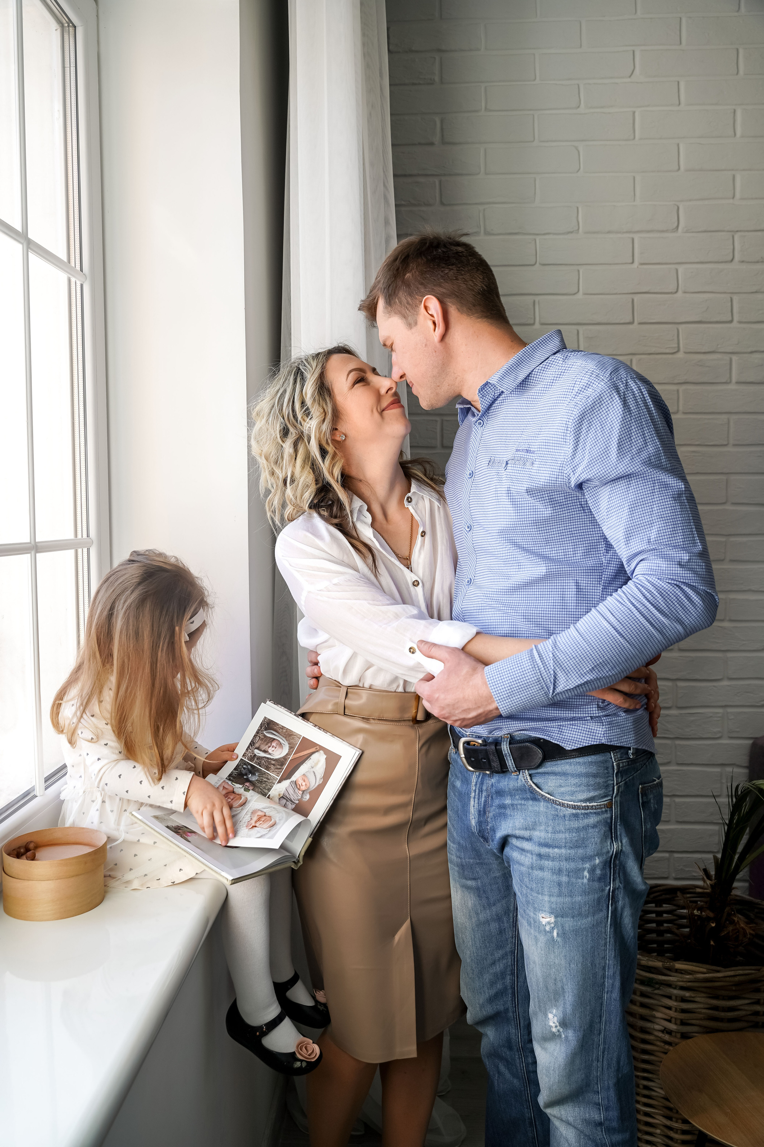 Семейные фотосессии в студии. Фотограф в Ялте Инна Найден. Детский и семейный фотограф