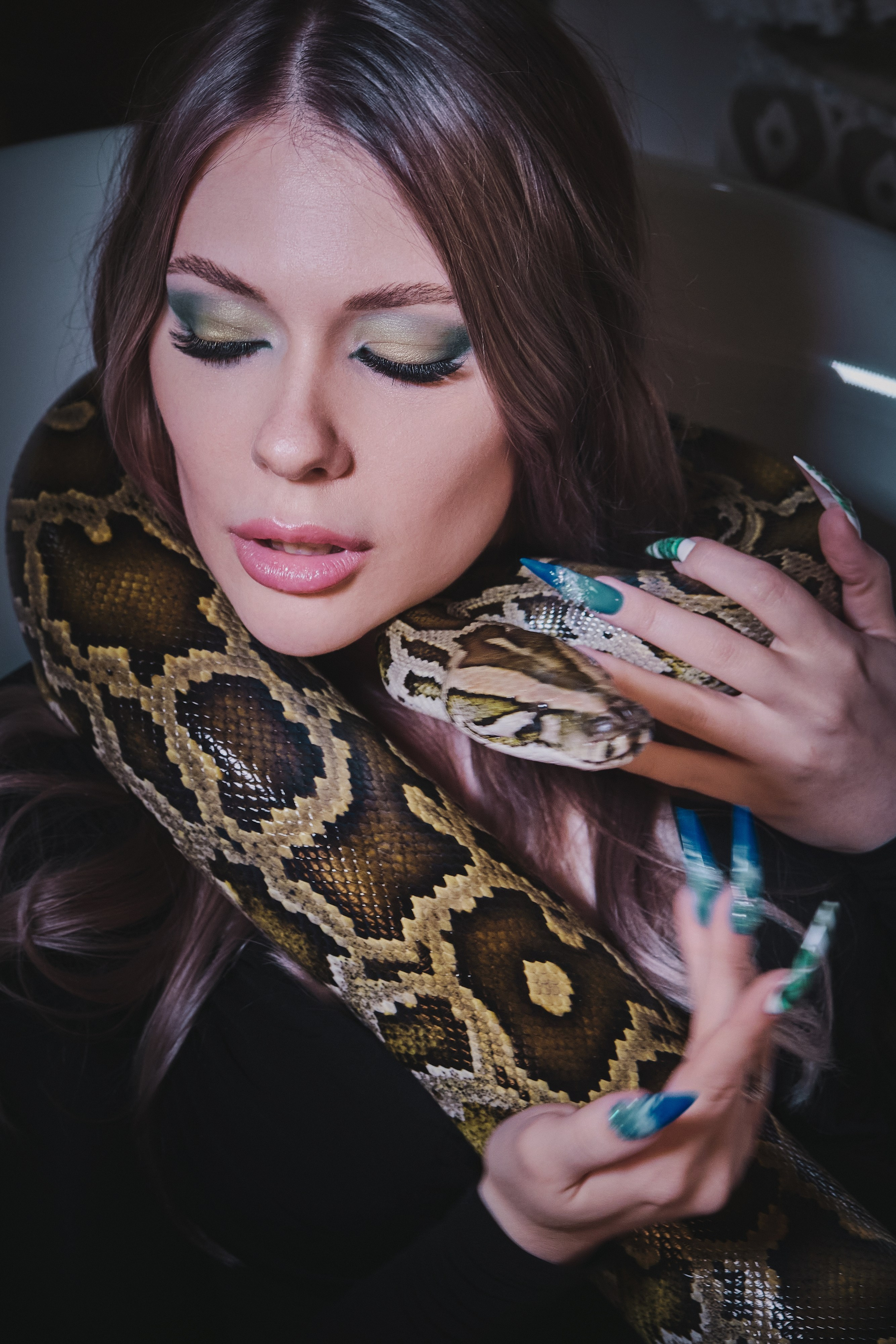 Фотосессия со змеёй в Москве — съёмки в студии с проверенными заводчиками. Портретный фотограф в Москве — Виктория Колышева