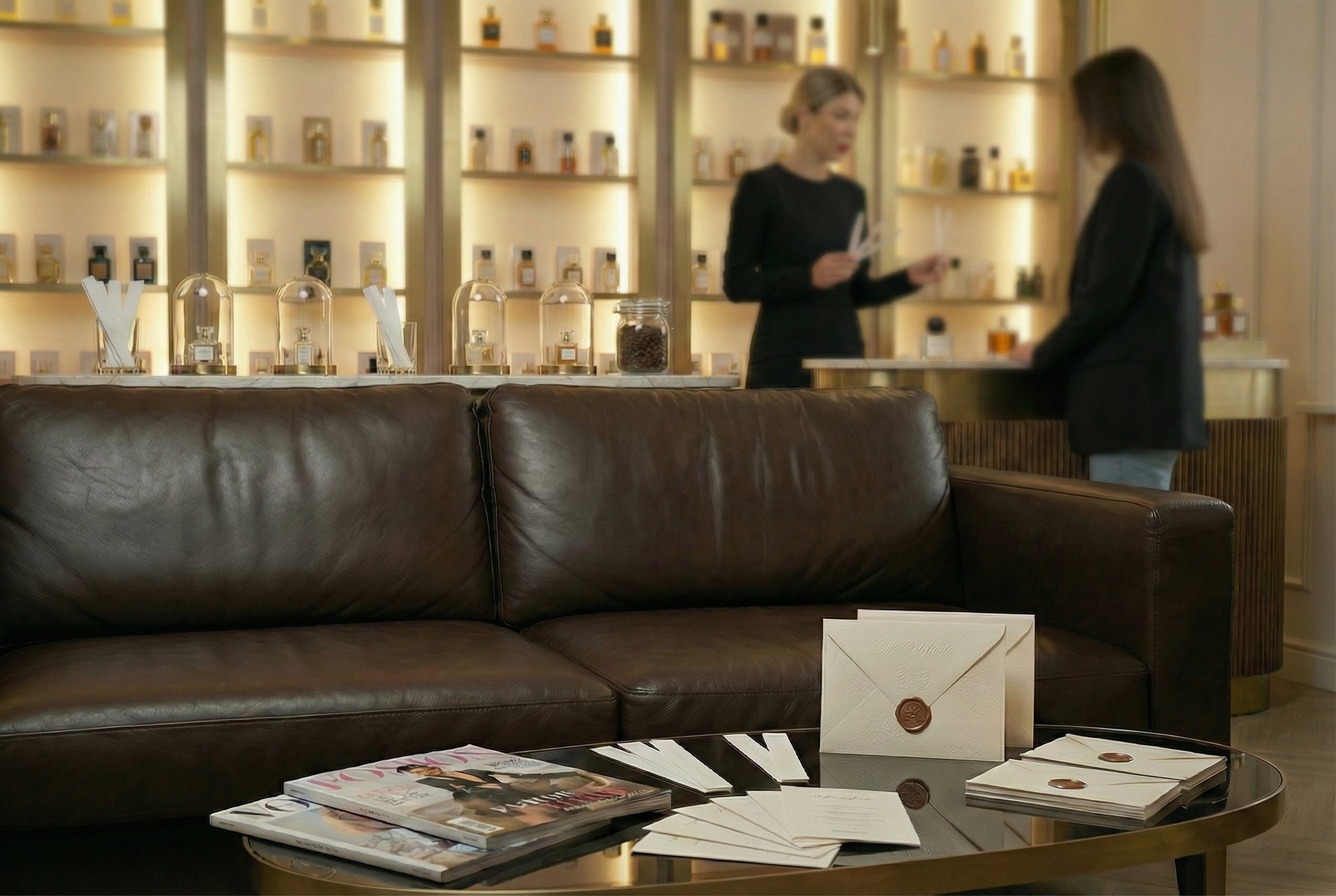 Реклама парфюма. Шаблоны и дизайны выпускных альбомов и фотокниг